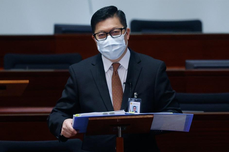 鄧炳強的太太和家傭確診新型肺炎,他檢疫期間會在家工作。(資料圖片/蘇文傑攝)