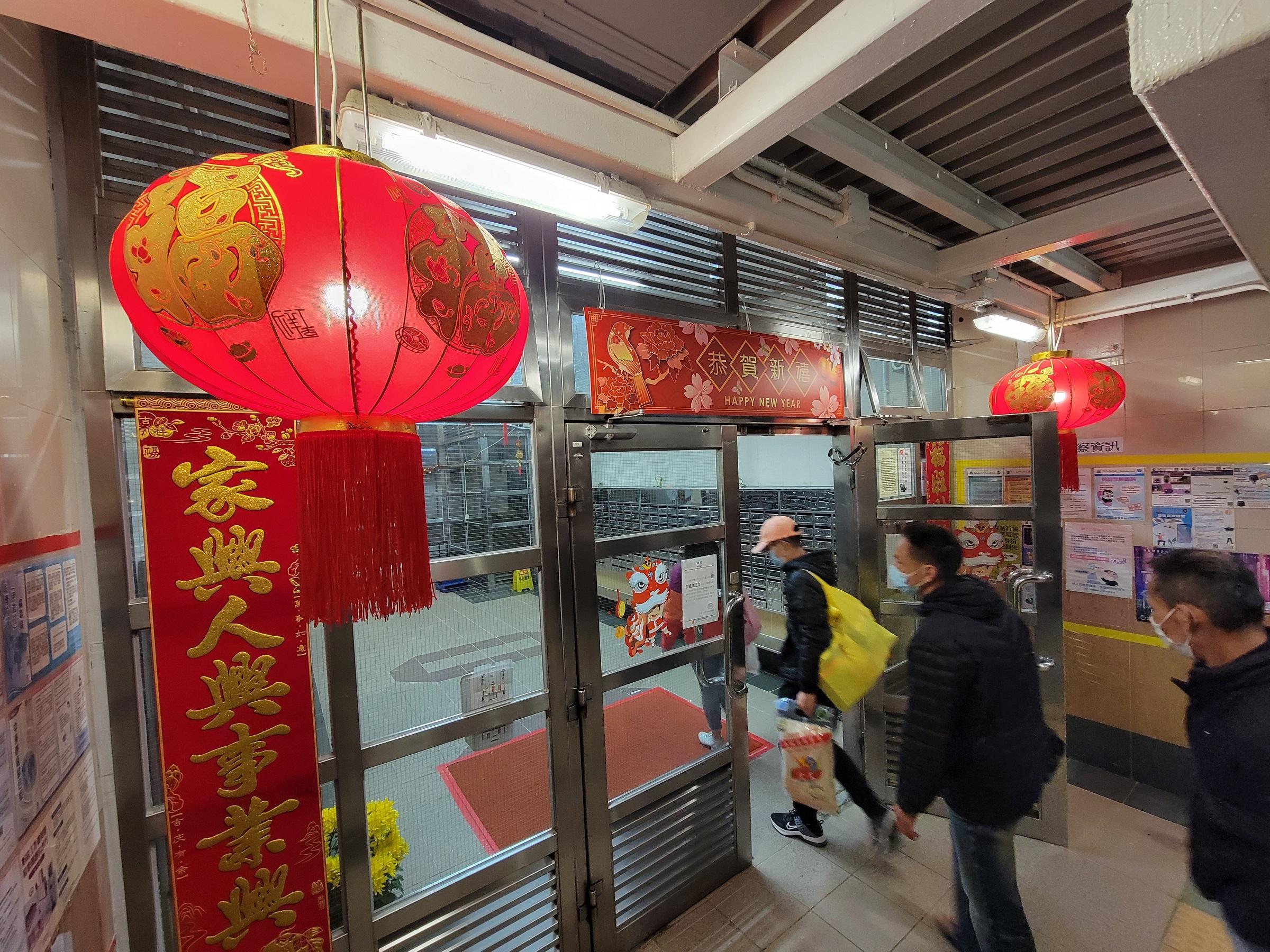 彩雲(二)邨明麗樓出現垂直及橫向傳播。(資料圖片/鍾式明攝)