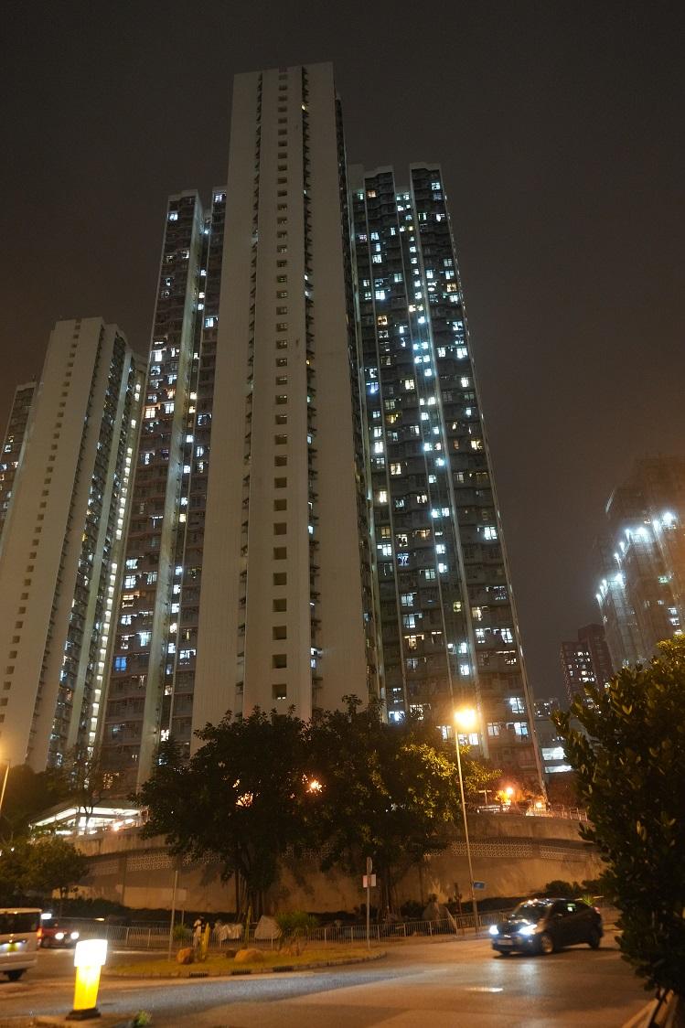 藍田啟田邨啟仁樓部分15室住戶需要撤離。(陳奕釗攝)