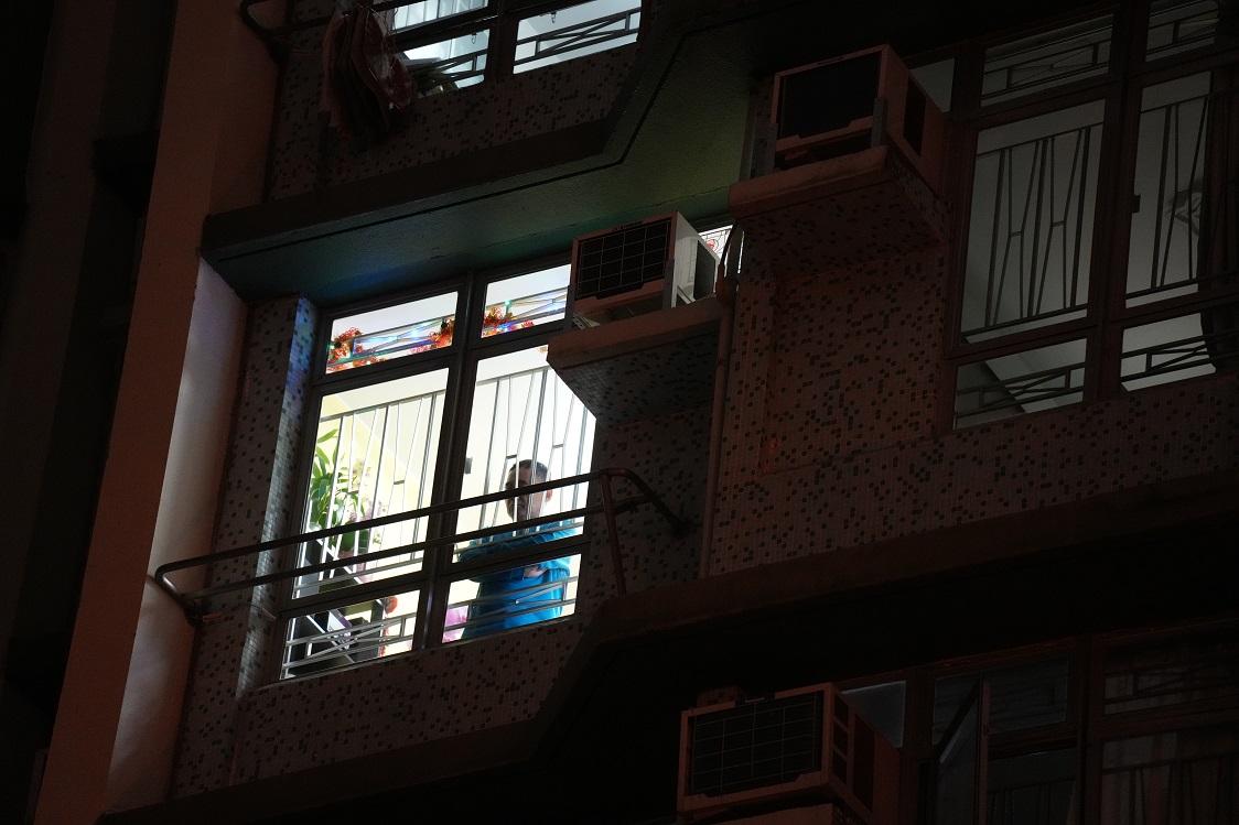 藍田啟田邨啟仁樓有住戶需要撤離。(陳奕釗攝)