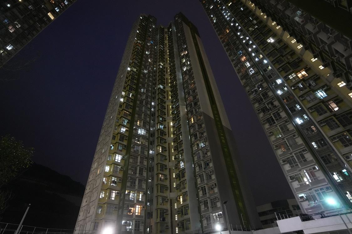 安達邨謙達樓部分03及04室住戶需要撤離。(陳奕釗攝)