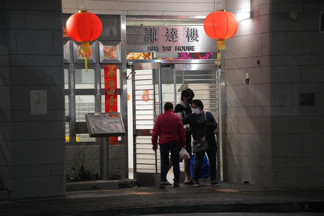 安達邨謙達樓部分03及04室住戶需要撤離。(陳奕釗攝)