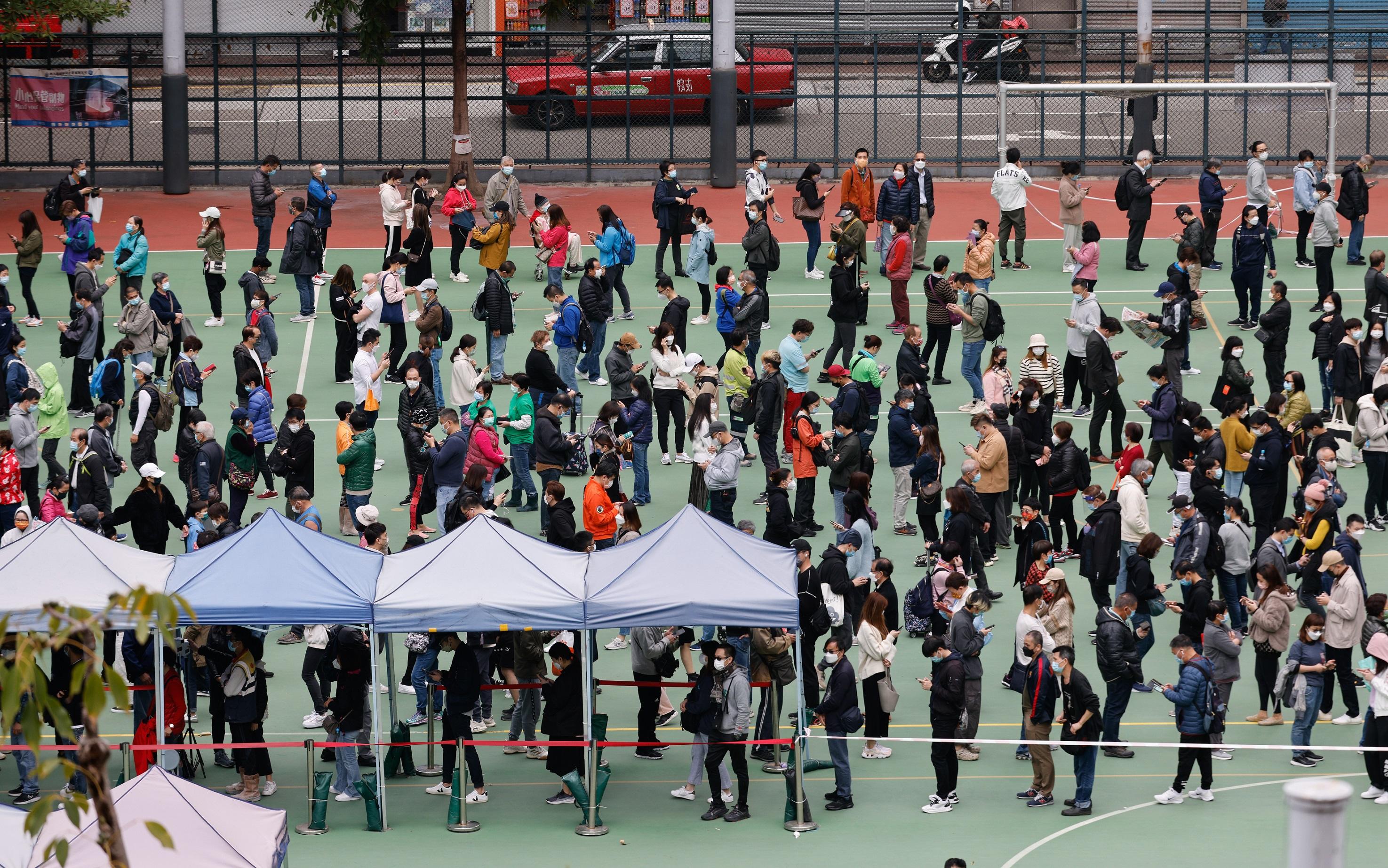 各區檢測站大排長龍。(資料圖片/蘇文傑攝)