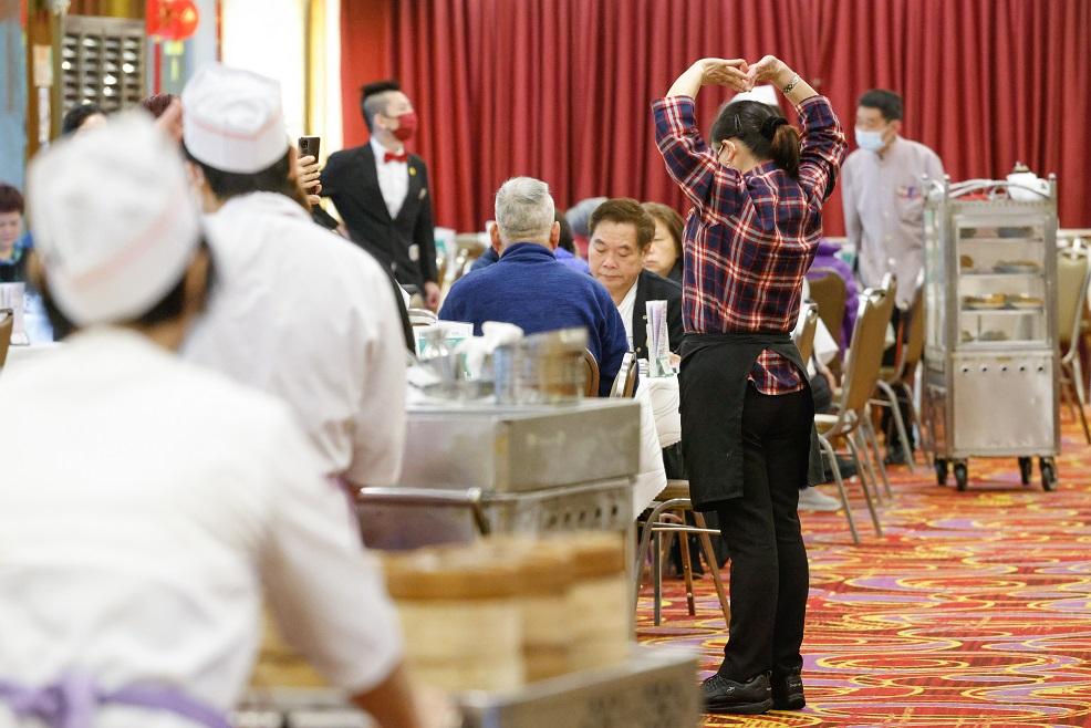 新措施限制食肆最多兩人一枱。(資料圖片/蘇文傑攝)