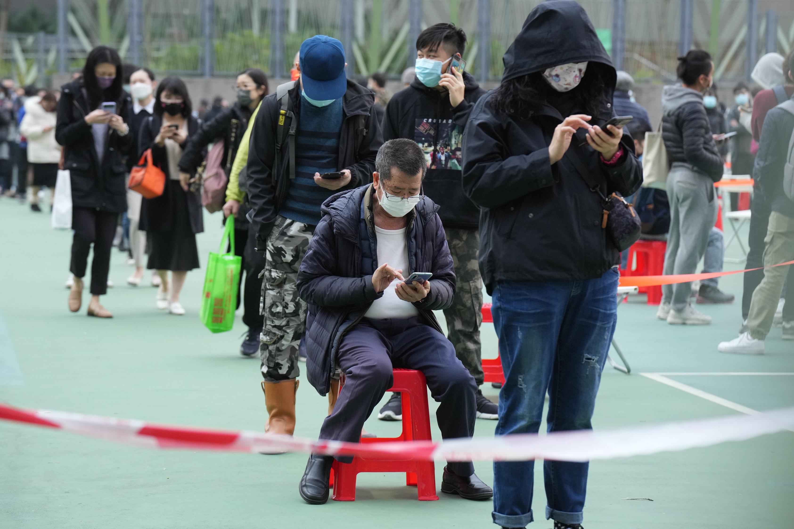 各區檢測站大排長龍。(資料圖片/陳奕釗攝)