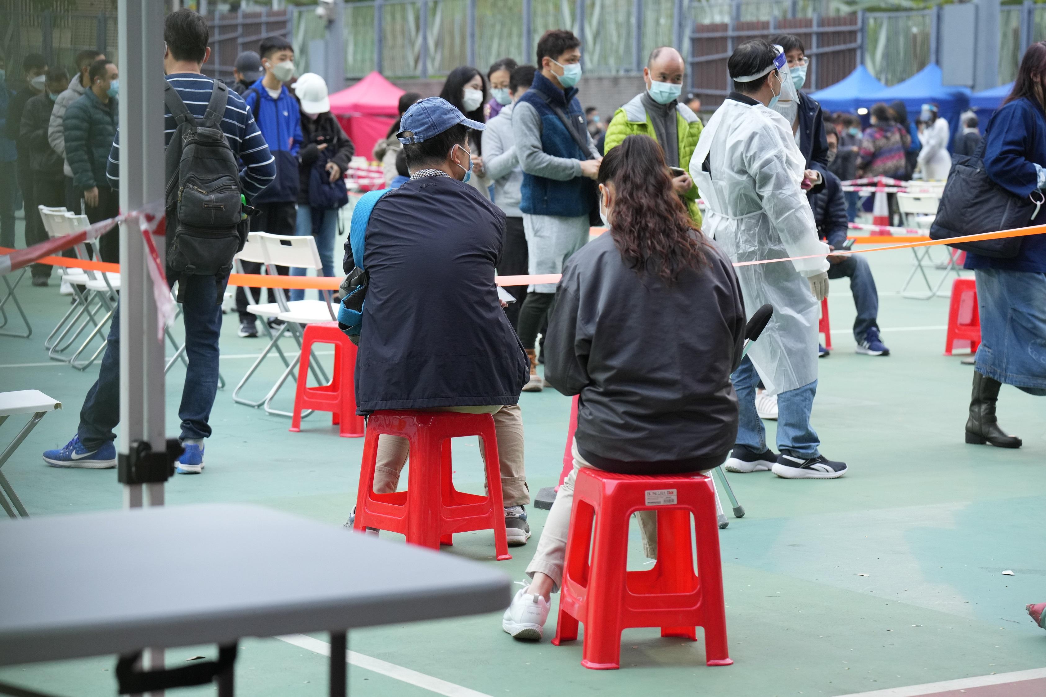 各區檢測站大排長龍。(資料圖片/陳奕釗攝)