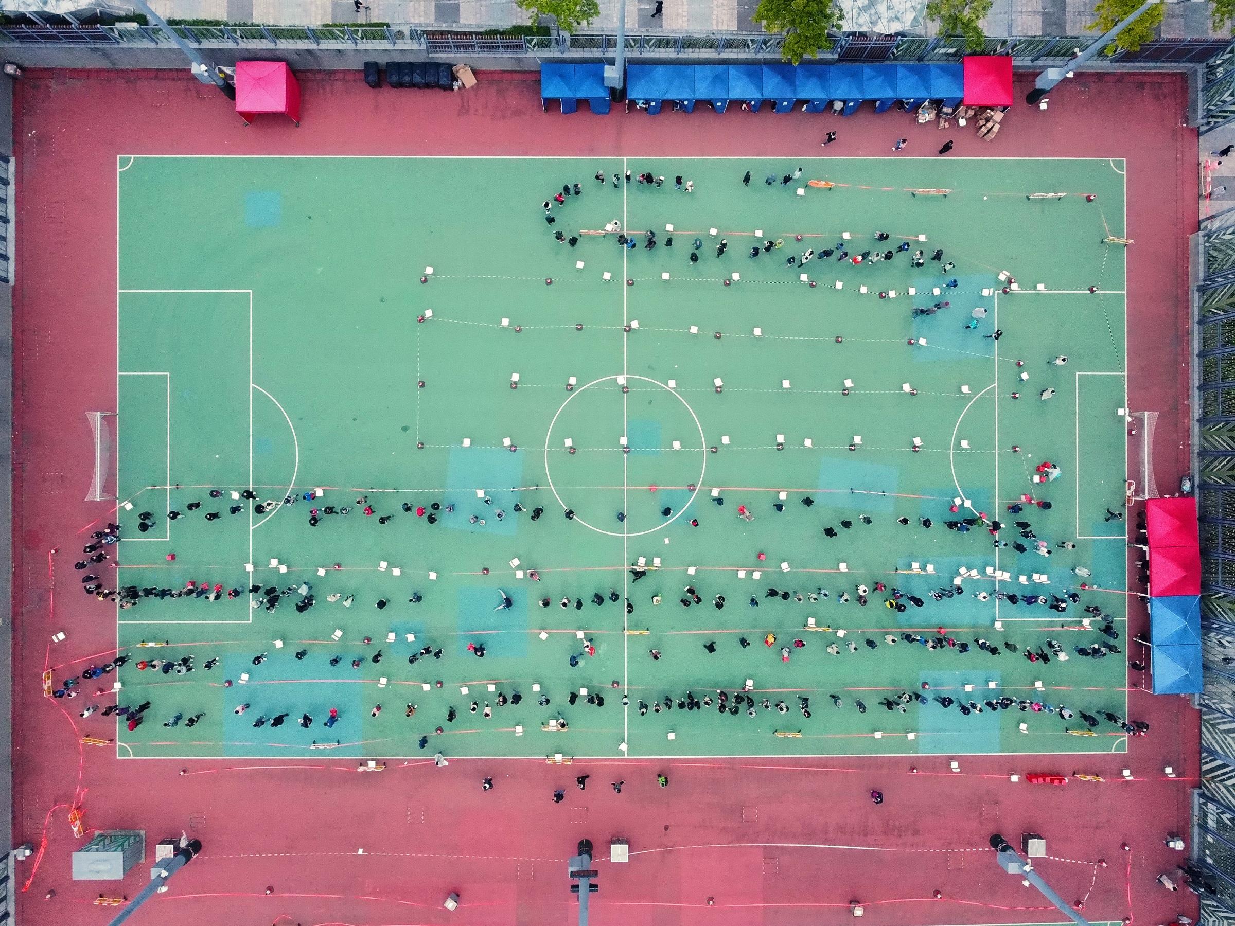 各區檢測站大排長龍。(資料圖片/陳奕釗攝)