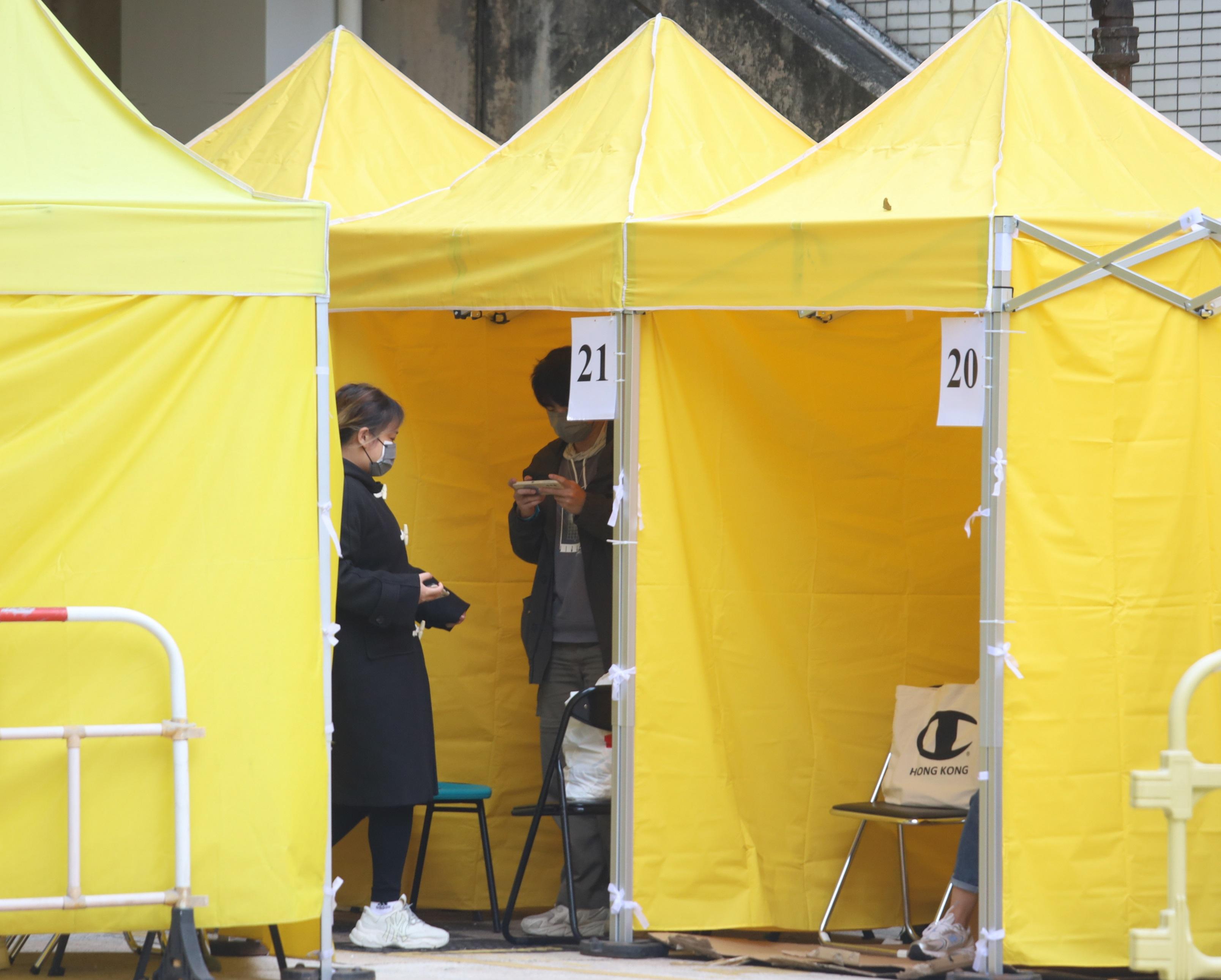 明愛醫院外帳篷分流對新冠病毒呈初步陽性的患者。(資料圖片/鍾式明攝)
