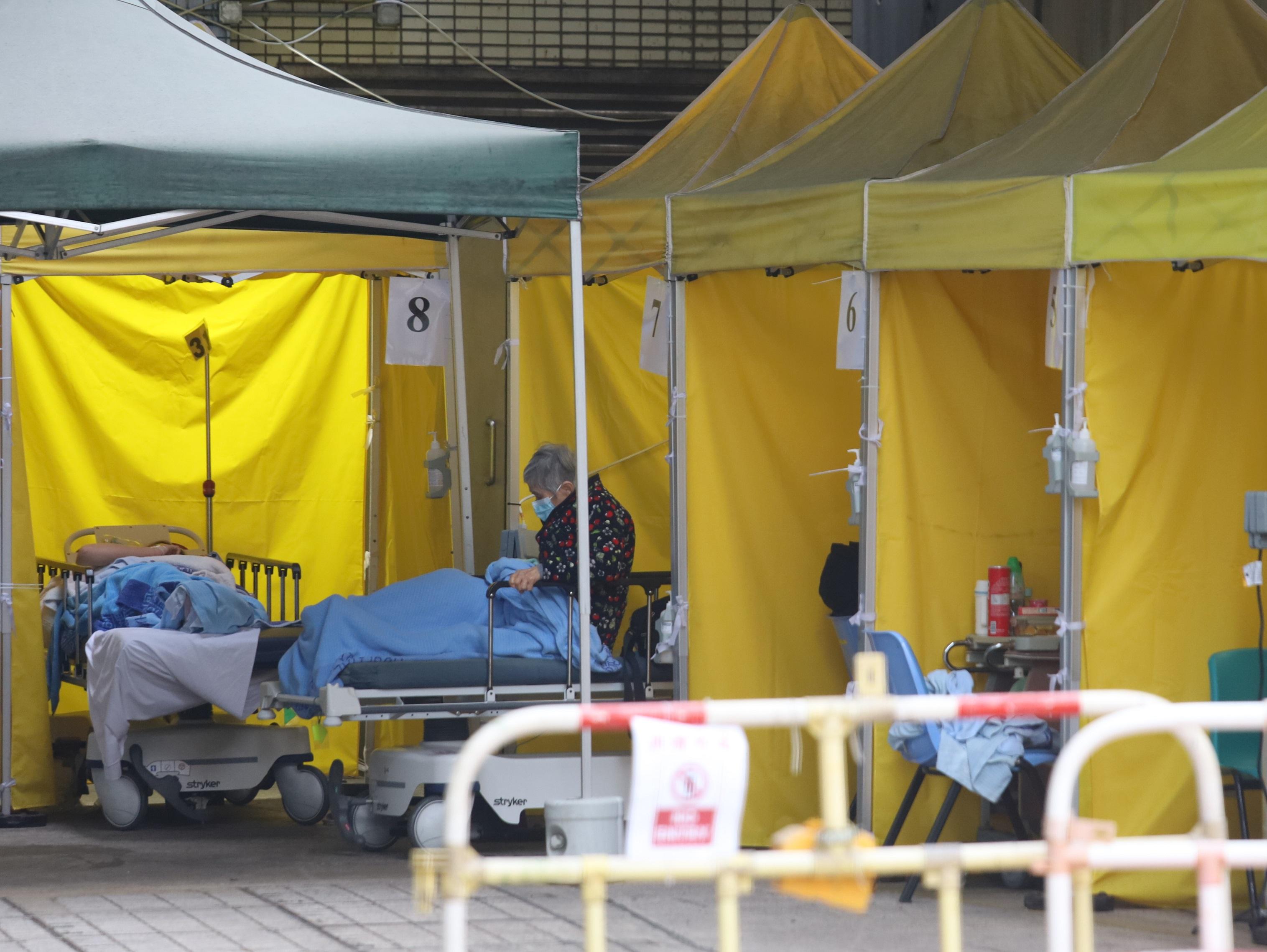 明愛醫院外帳篷分流對新冠病毒呈初步陽性的患者。(資料圖片/鍾式明攝)