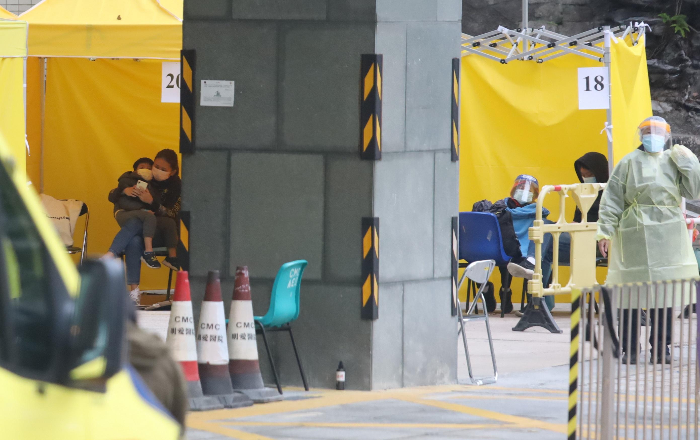 明愛醫院外帳篷分流對新冠病毒呈初步陽性的患者。(資料圖片/鍾式明攝)