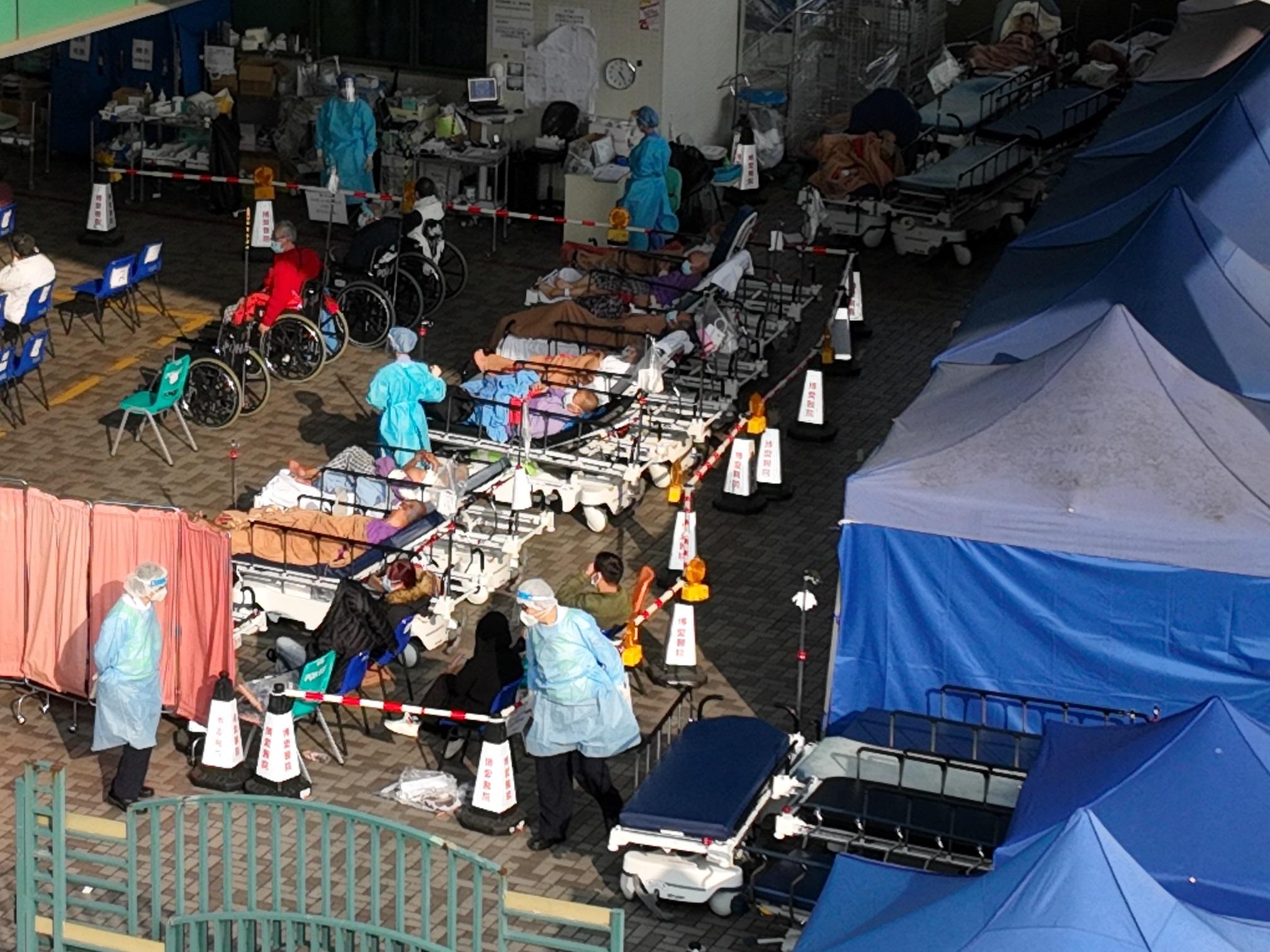 元朗博愛醫院新型肺炎患者戶外分流區。(資料圖片/陳奕釗攝)