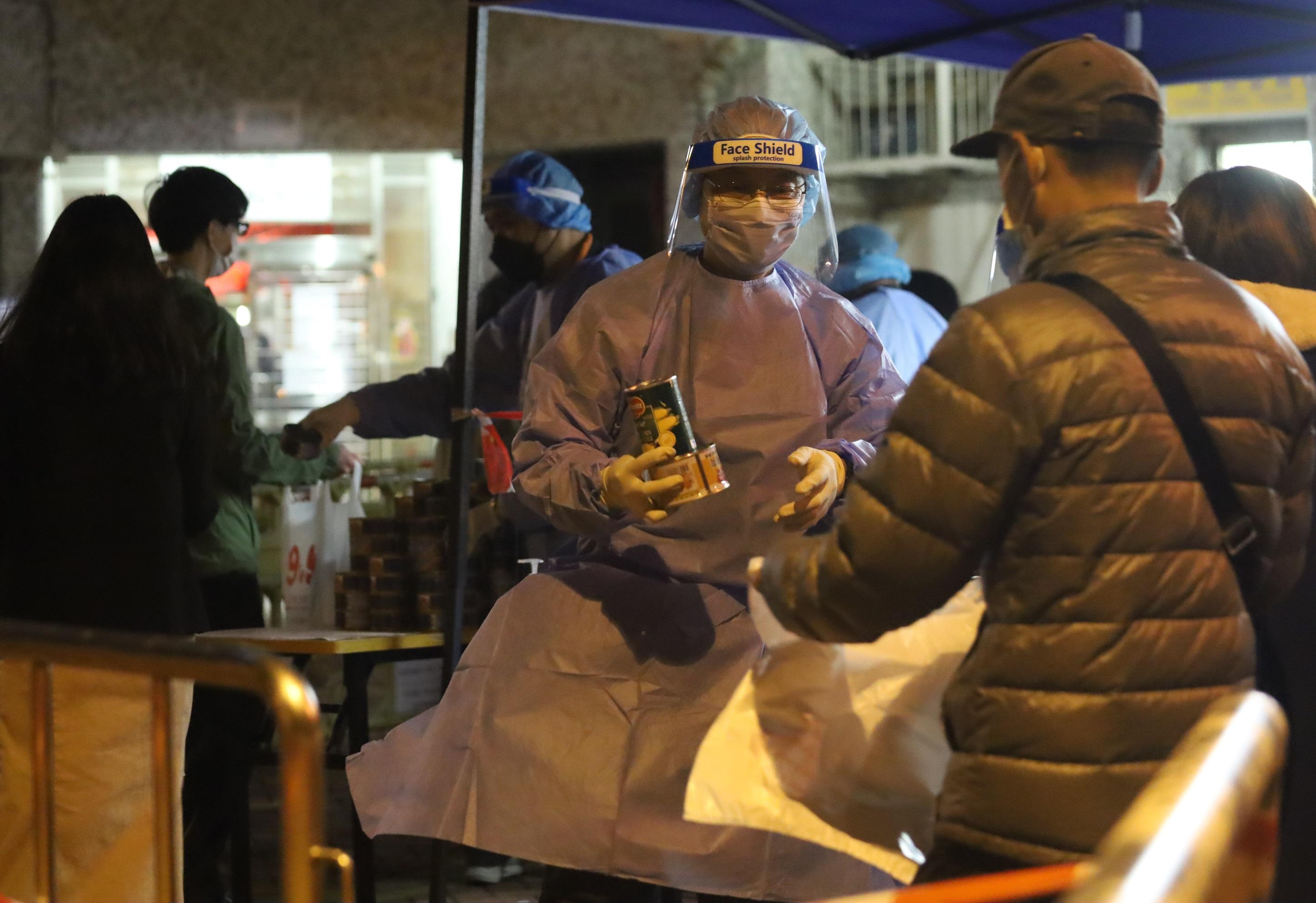 上水清河邨清朗樓圍封檢測。(資料圖片/鍾式明攝)