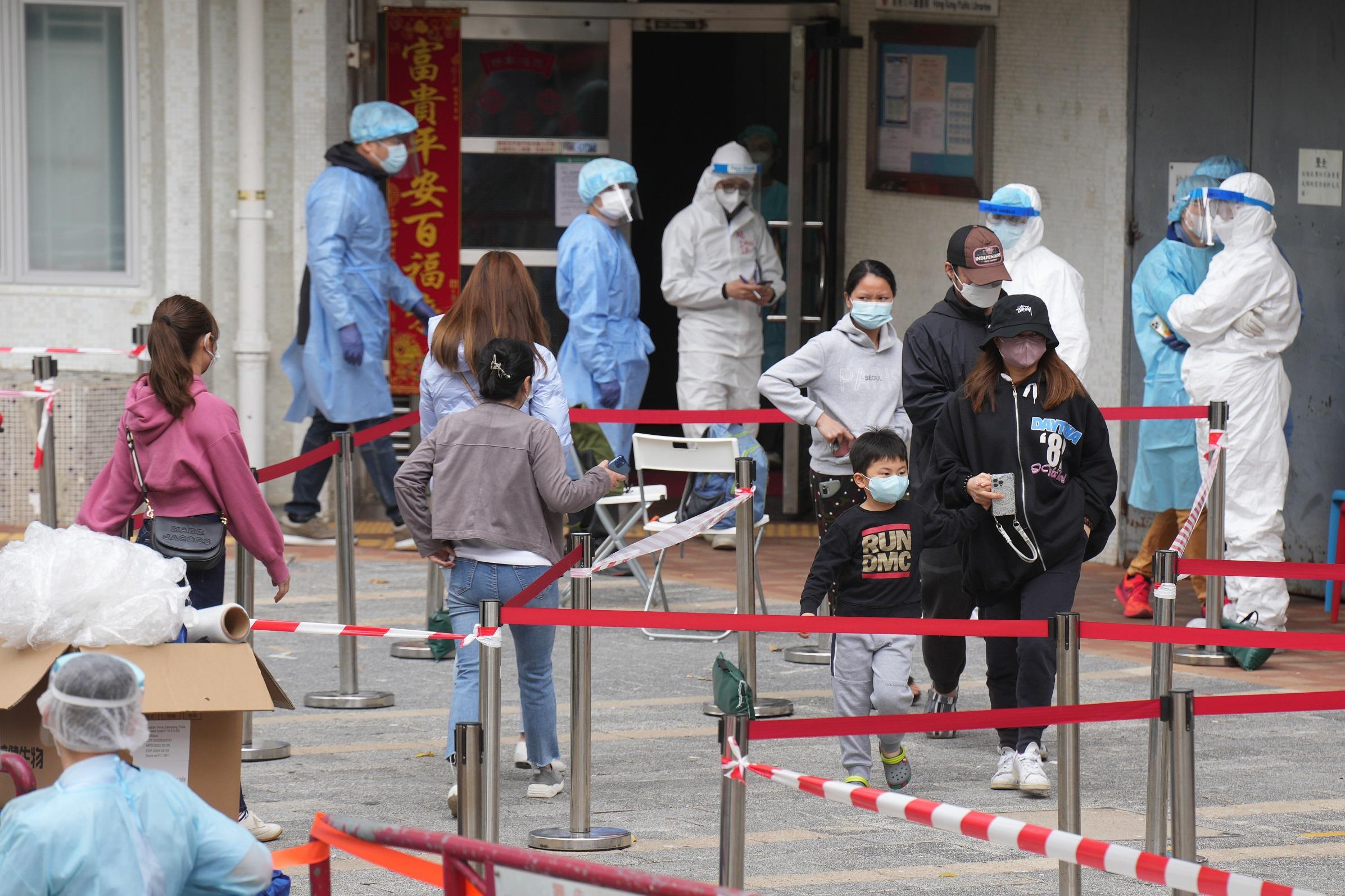 馬鞍山耀安邨耀平樓圍封檢測。(資料圖片/陳奕釗攝)