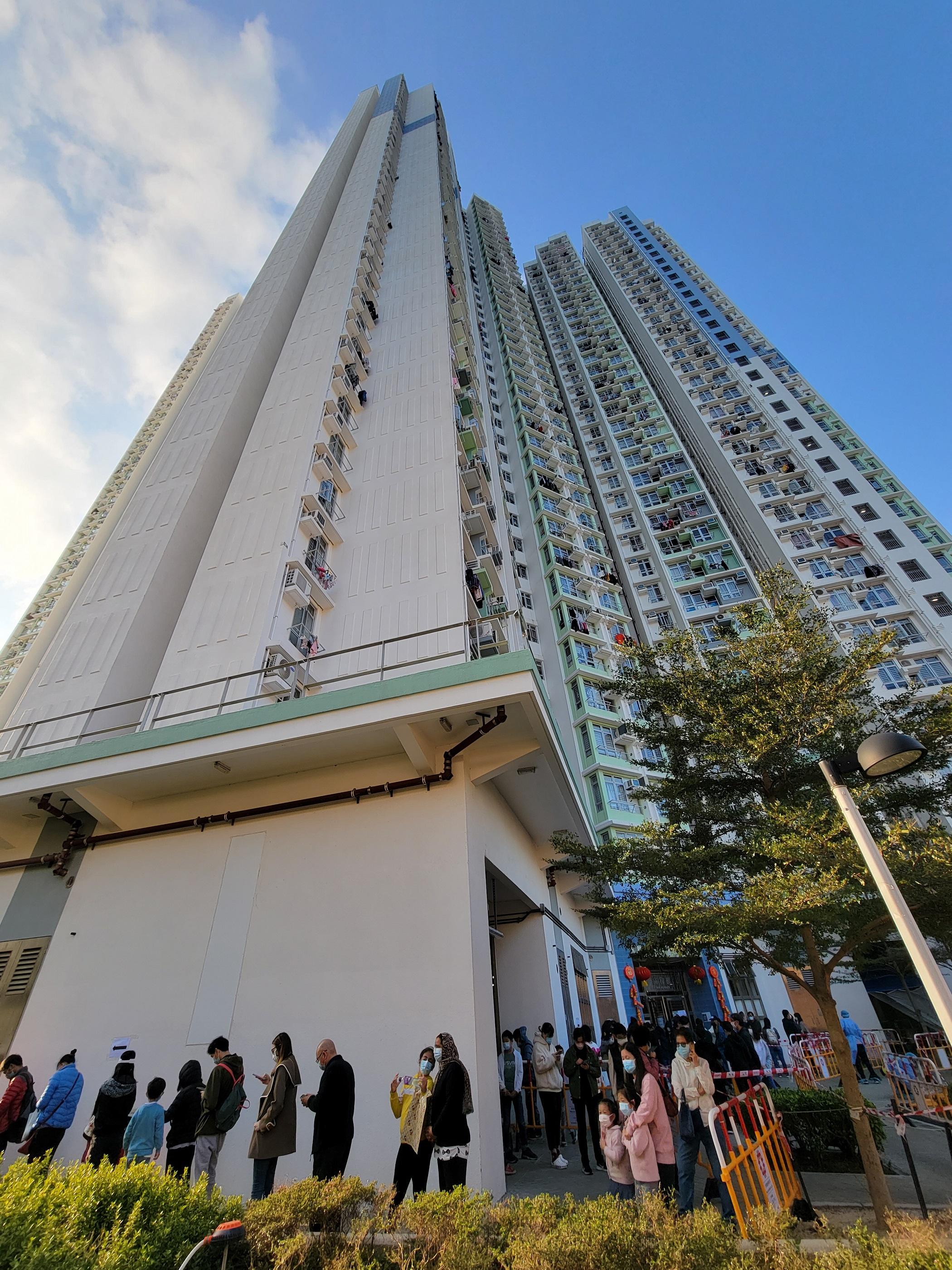 東涌滿東邨滿和樓圍封檢測。(資料圖片/鍾式明攝)