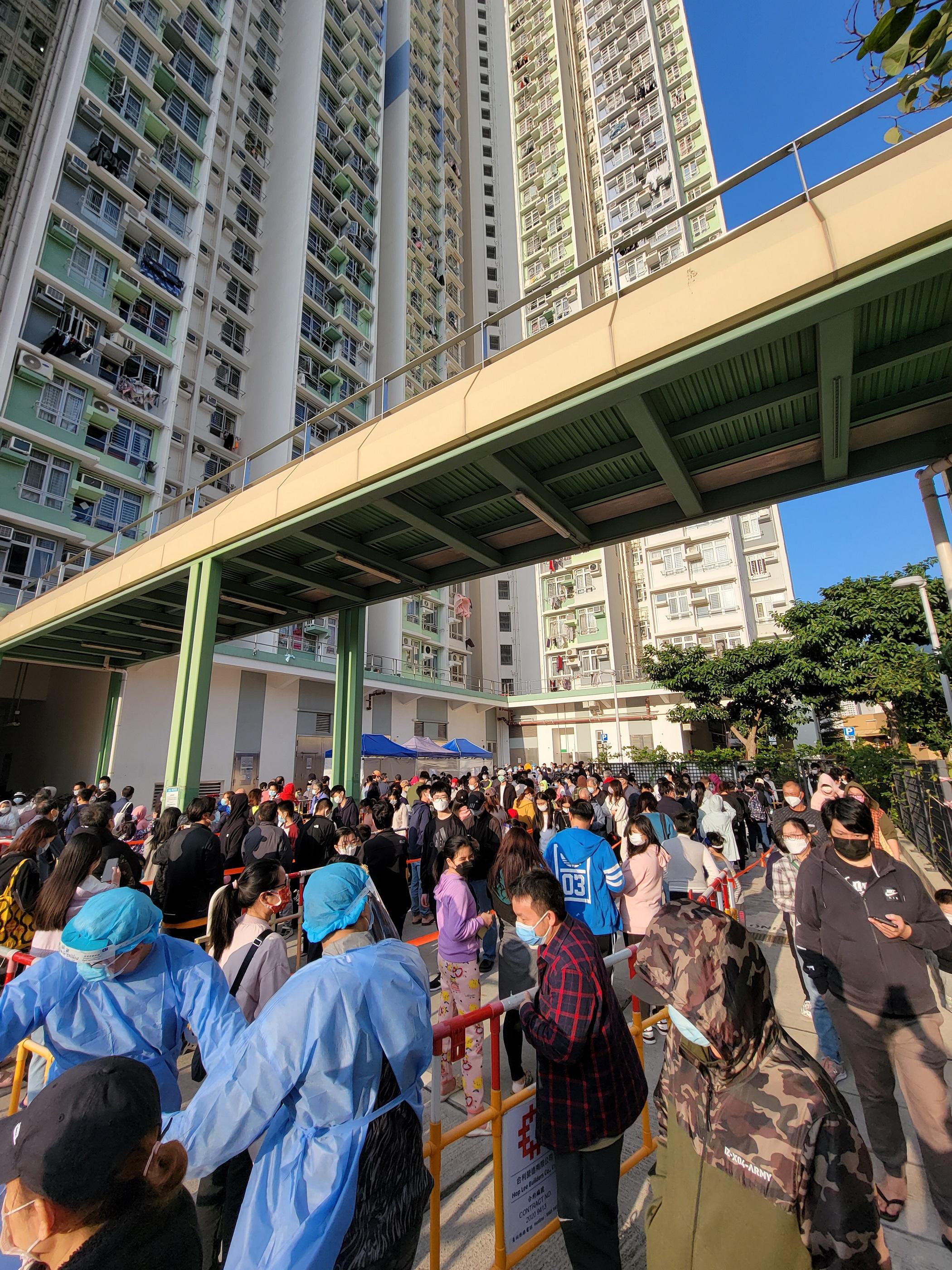 東涌滿東邨滿和樓圍封檢測。(資料圖片/鍾式明攝)