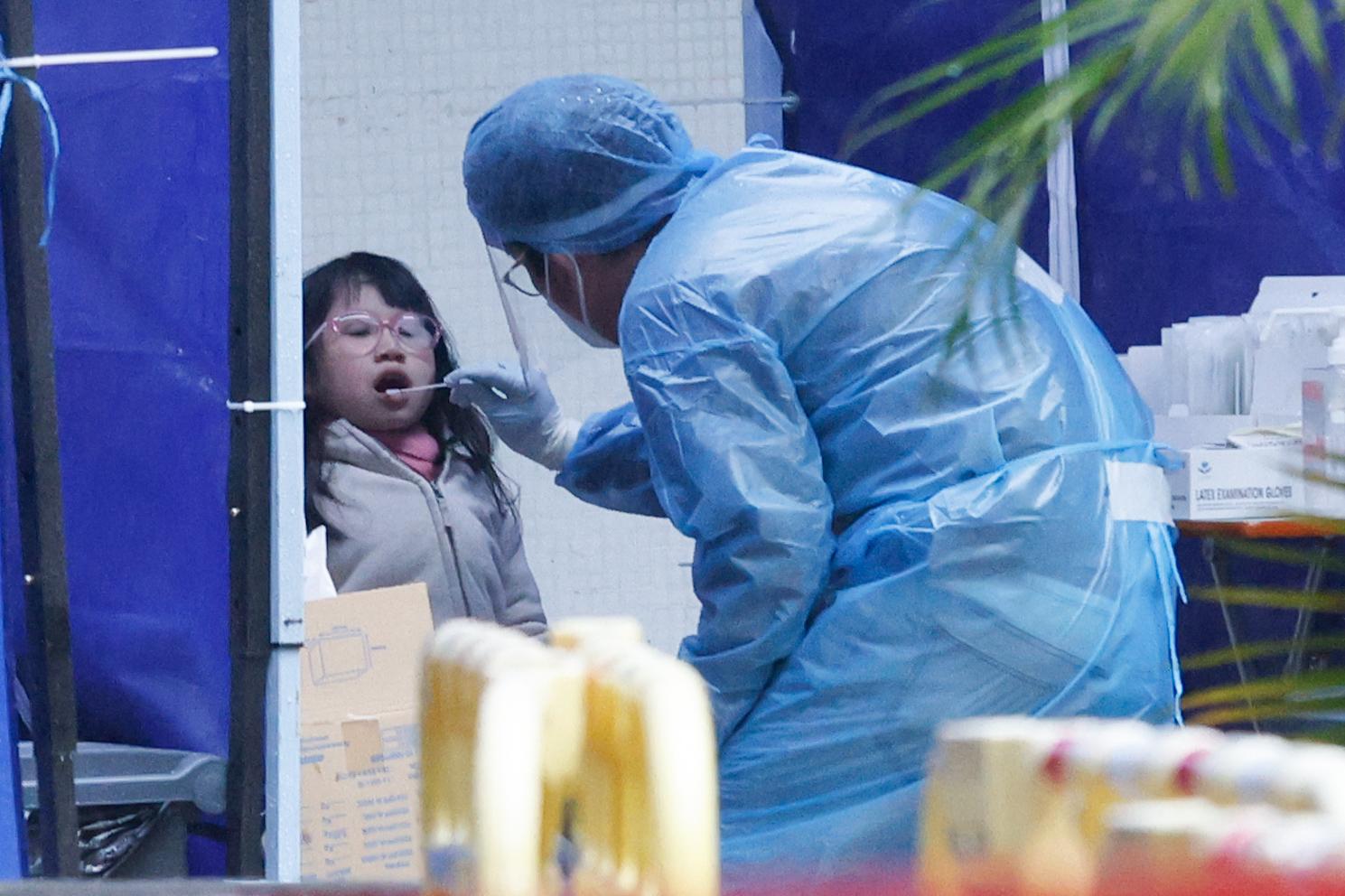 馬鞍山恆安邨恆峰樓圍封檢測。(資料圖片/蘇文傑攝)