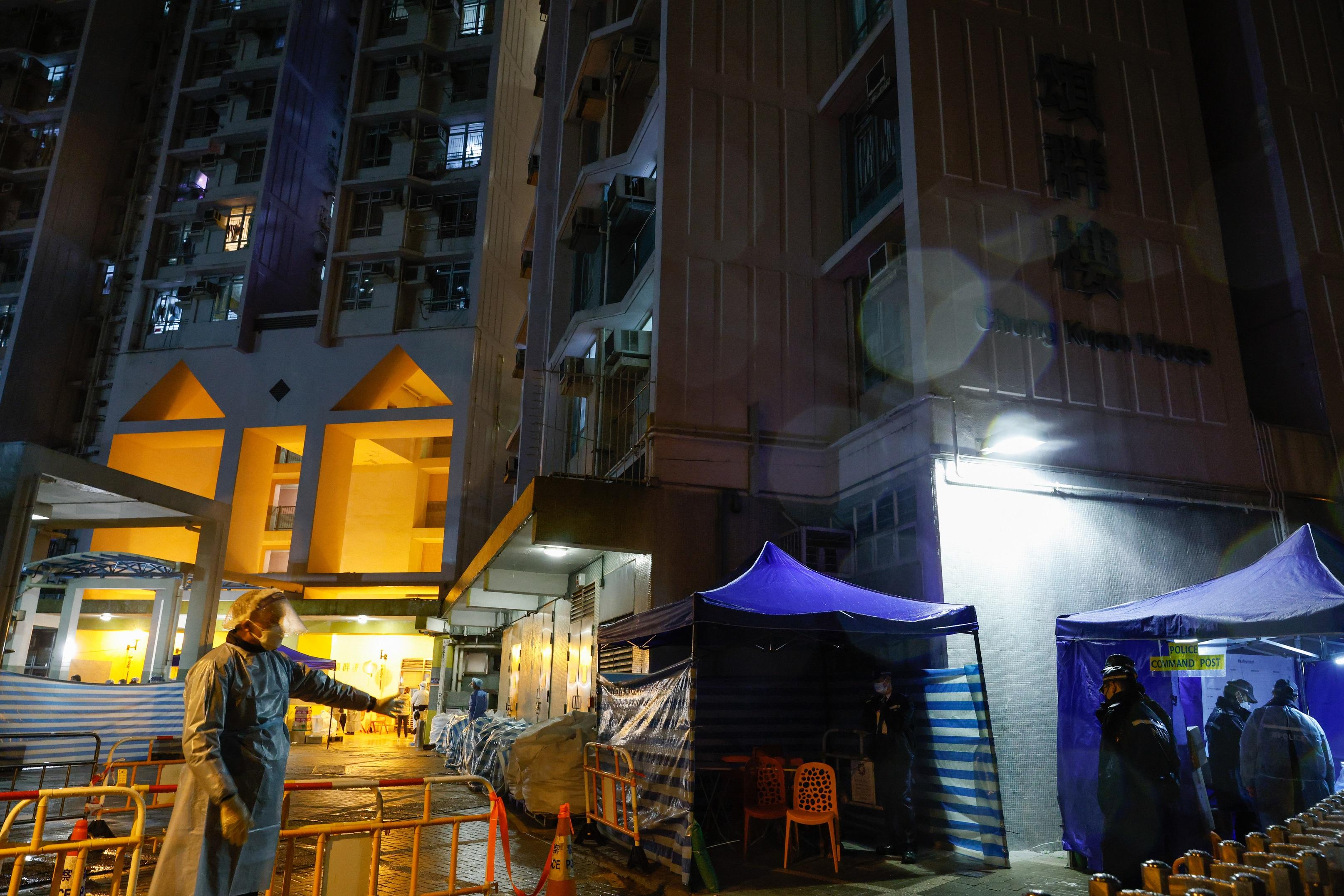 馬鞍山頌安邨頌群樓圍封檢測。(資料圖片/蘇文傑攝)