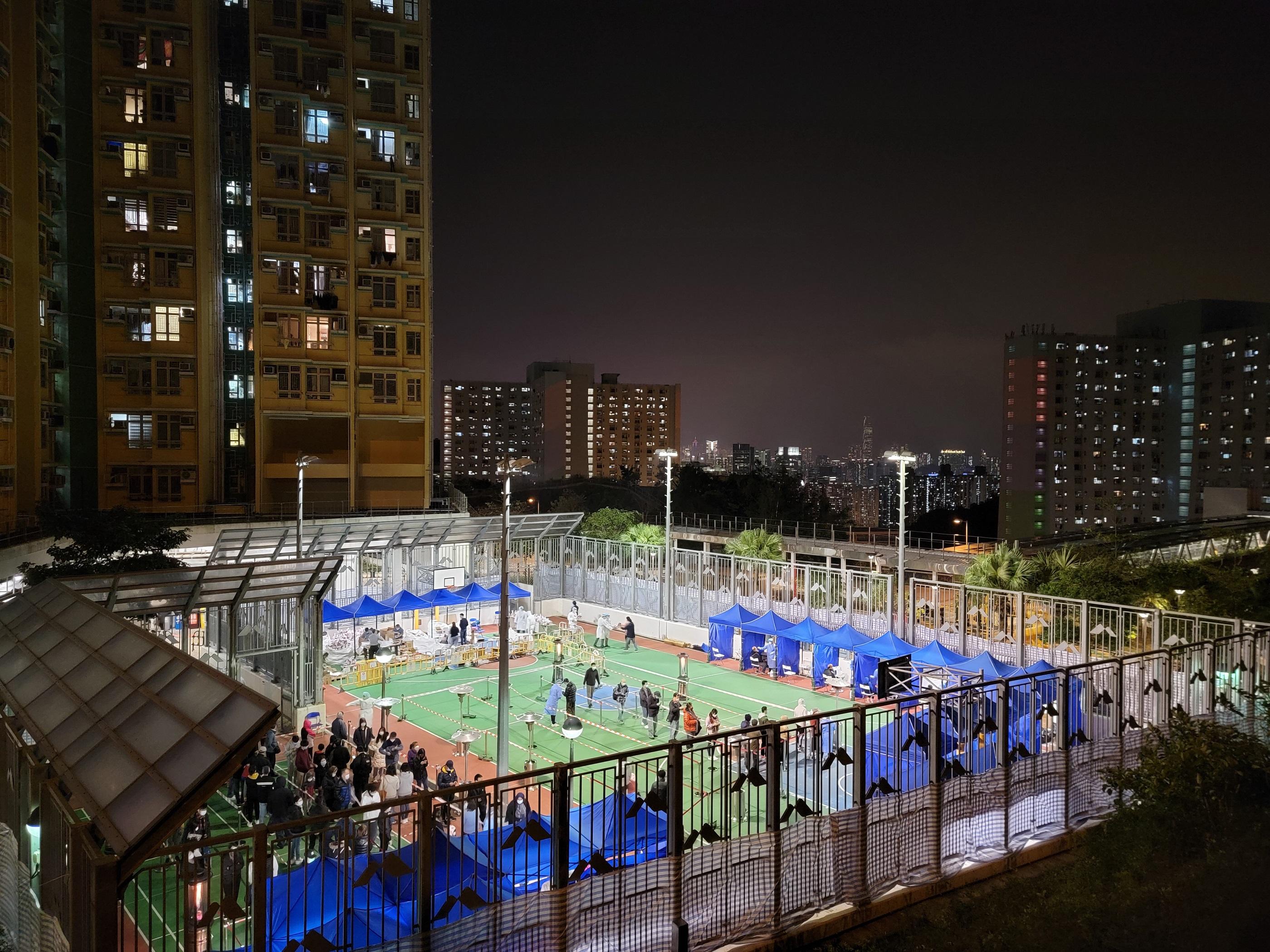 秀茂坪安泰邨明泰樓圍封檢測。(資料圖片/鍾式明攝)