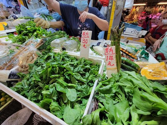 政府指,內地供港鮮活食品大致回復,預計菜價會進一步回落。