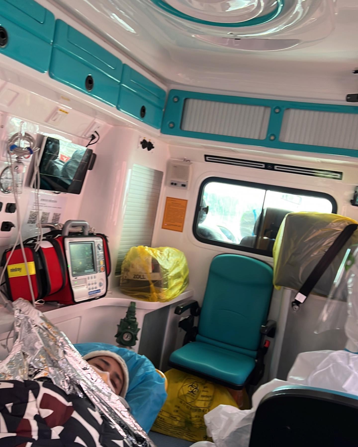 庭鋒缺氧暈倒。