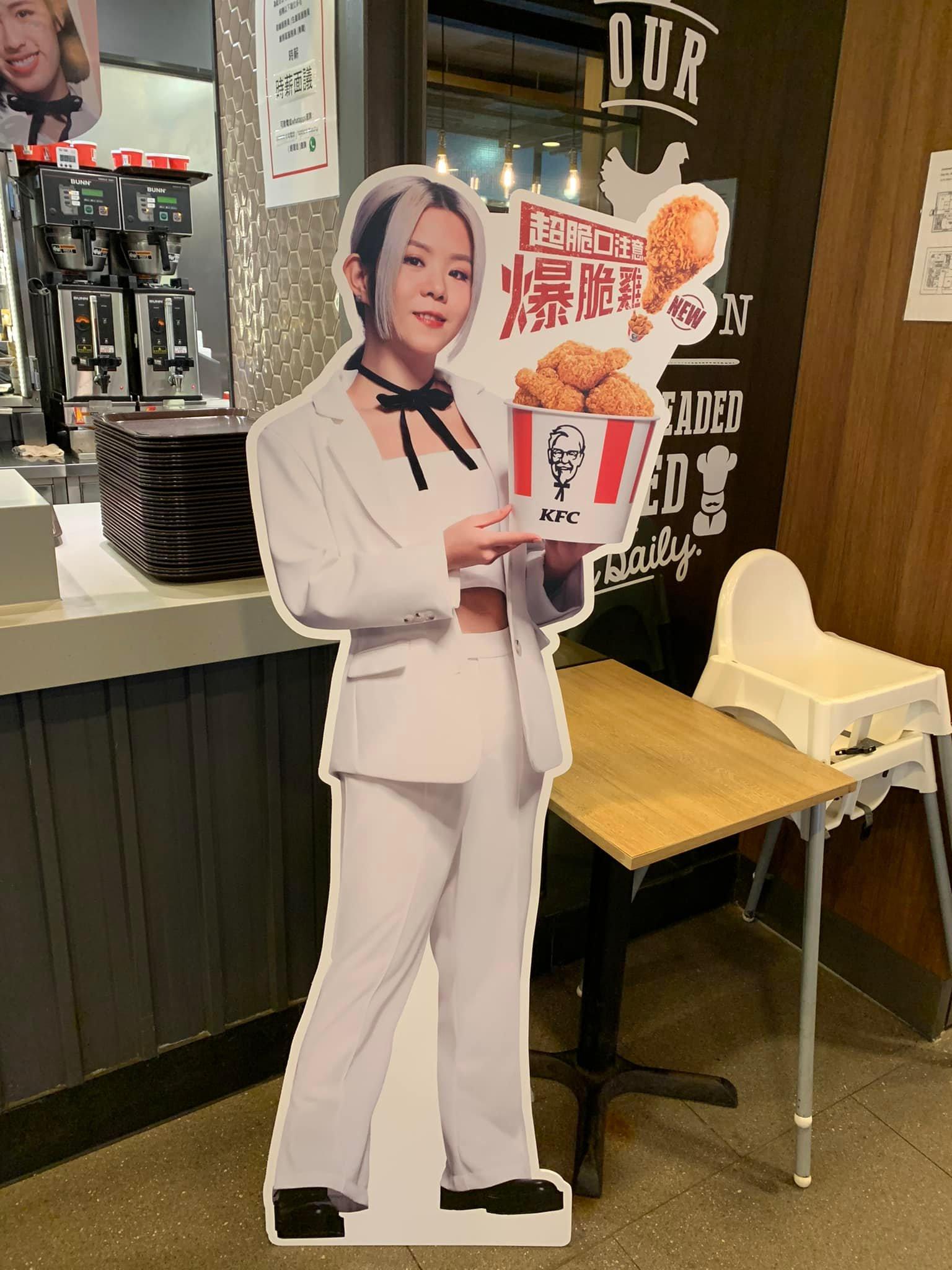 一眾前夫在網上分享打卡成果。