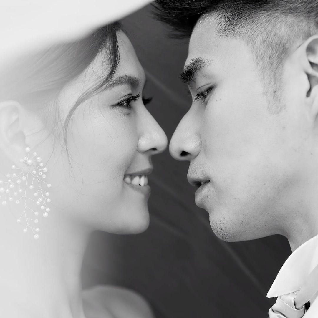 姜文杰與Rain的婚照。