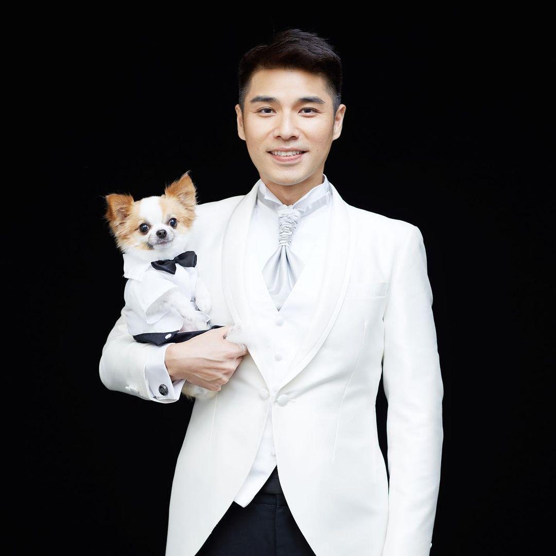 姜文杰拍婚照不忘愛犬。