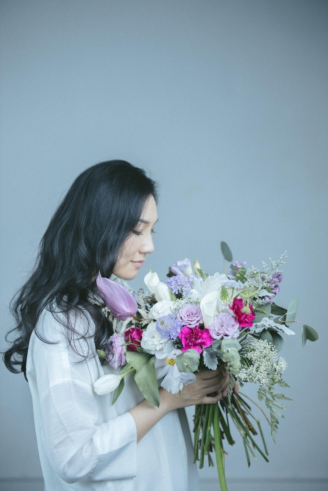 floristry by ART OF LIVING 情人節火鶴花花束 $640起 本地花店品牌 floristry by ART OF LIVING在情人節推出多款特色花束,今年 特別以火鶴花作主打,火鶴花寓意熱情,形狀呈心形,於情人節送贈火鶴花花束最能表達濃厚的愛意。風水學亦相信火鶴花能為一段關係帶來好運,而希臘更有傳說指火鶴花能讓人墜入愛河。這款花以電影《Mamma Mia》為靈感,紫色火鶴花花束以粉紫色及白色作主調,代表着無言的愛,連任性也包容。