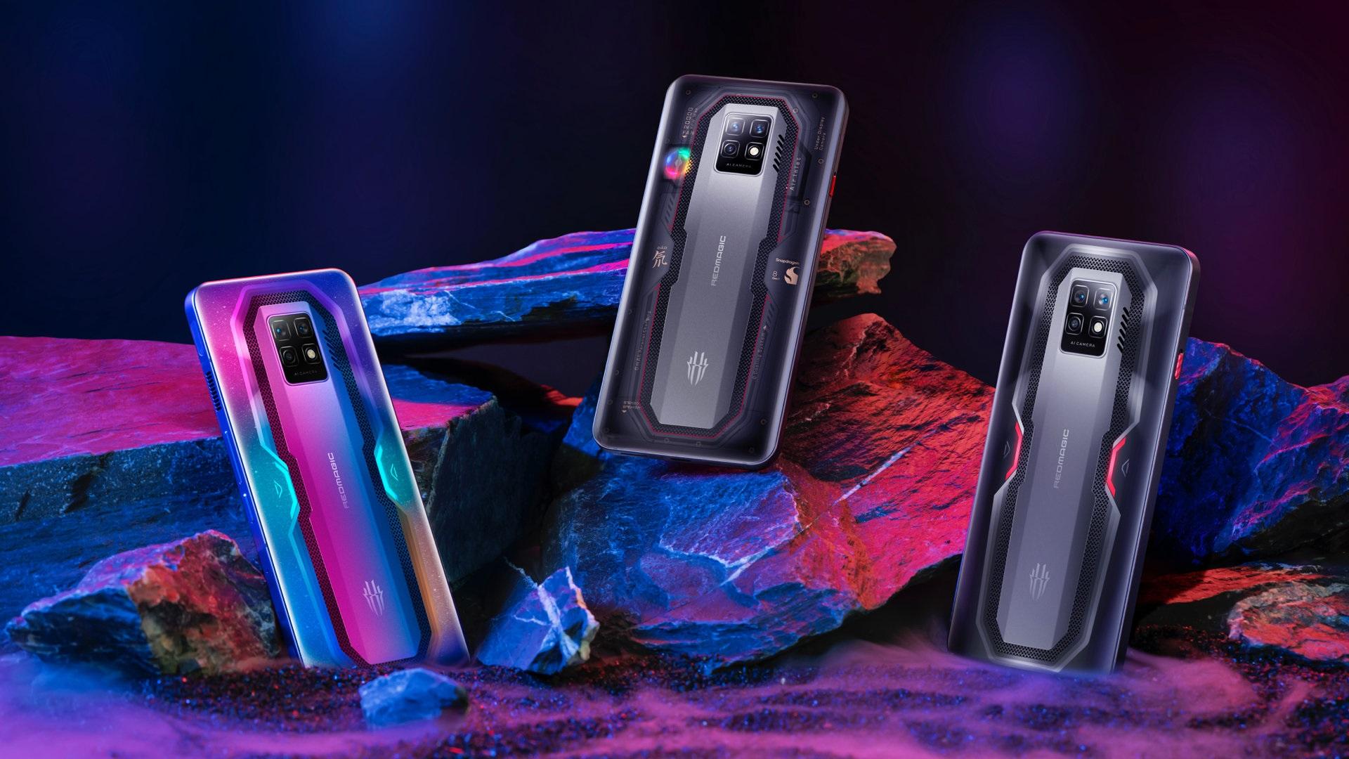 另有nubia 紅魔7,兩款均有「賽博霓虹」幻彩(左)、「氘鋒」透明(中)和黑色三款選擇。