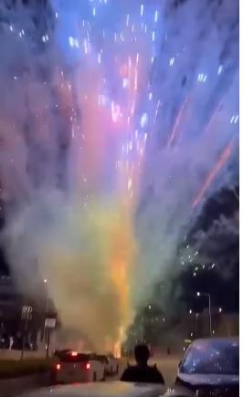 車Cam直擊|西貢變電站外上演「煙花匯演」 途人駐足拍攝