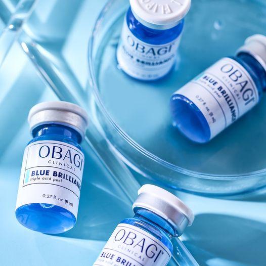 OBAGI CLINICAL 皇牌高效活肌煥膚療程 $1,380/4支裝、$550/1支 產品含有水楊酸、乳酸及乙醇酸,安全有效啓動煥膚功效,全面擊退肌膚光老化問題。有效去除老化角質、黑頭、粉刺,激活肌底膠原再生;溫和去除角質、瞬間光滑同時重塑肌膚、撫平紋理,改善暗啞及粗糙肌膚,回復年輕光采。 (一盒為期兩個月療程,每兩周使用一小瓶)