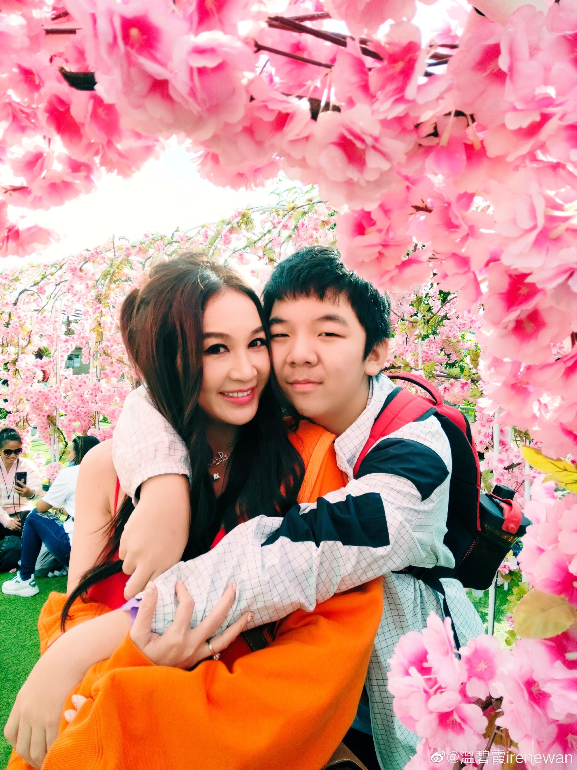 溫碧霞稱囝囝視她為女神。