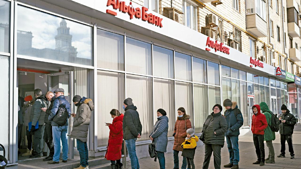 加強制裁|兼凍結俄央行外匯儲備 歐美同意踢俄銀行出SWIFT