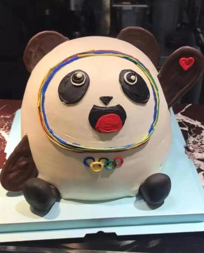 重慶榮昌區當局檢獲的山寨冰墩墩蛋糕。(互聯網)