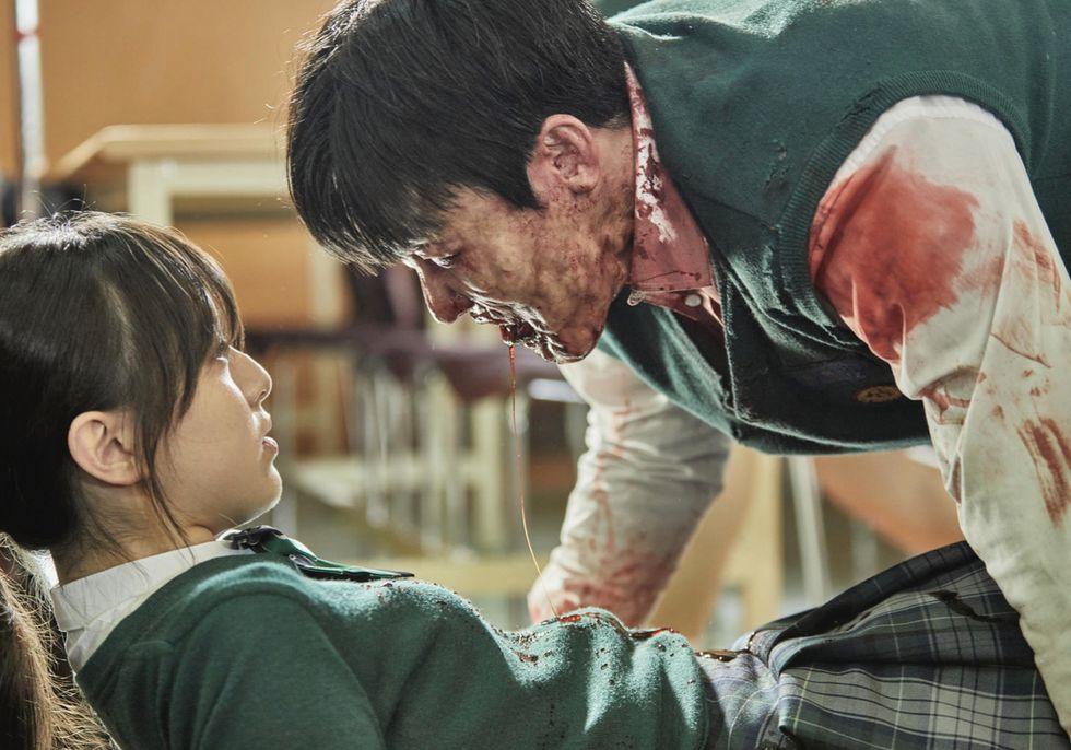 《殭屍校園》的情節及畫面非常血腥