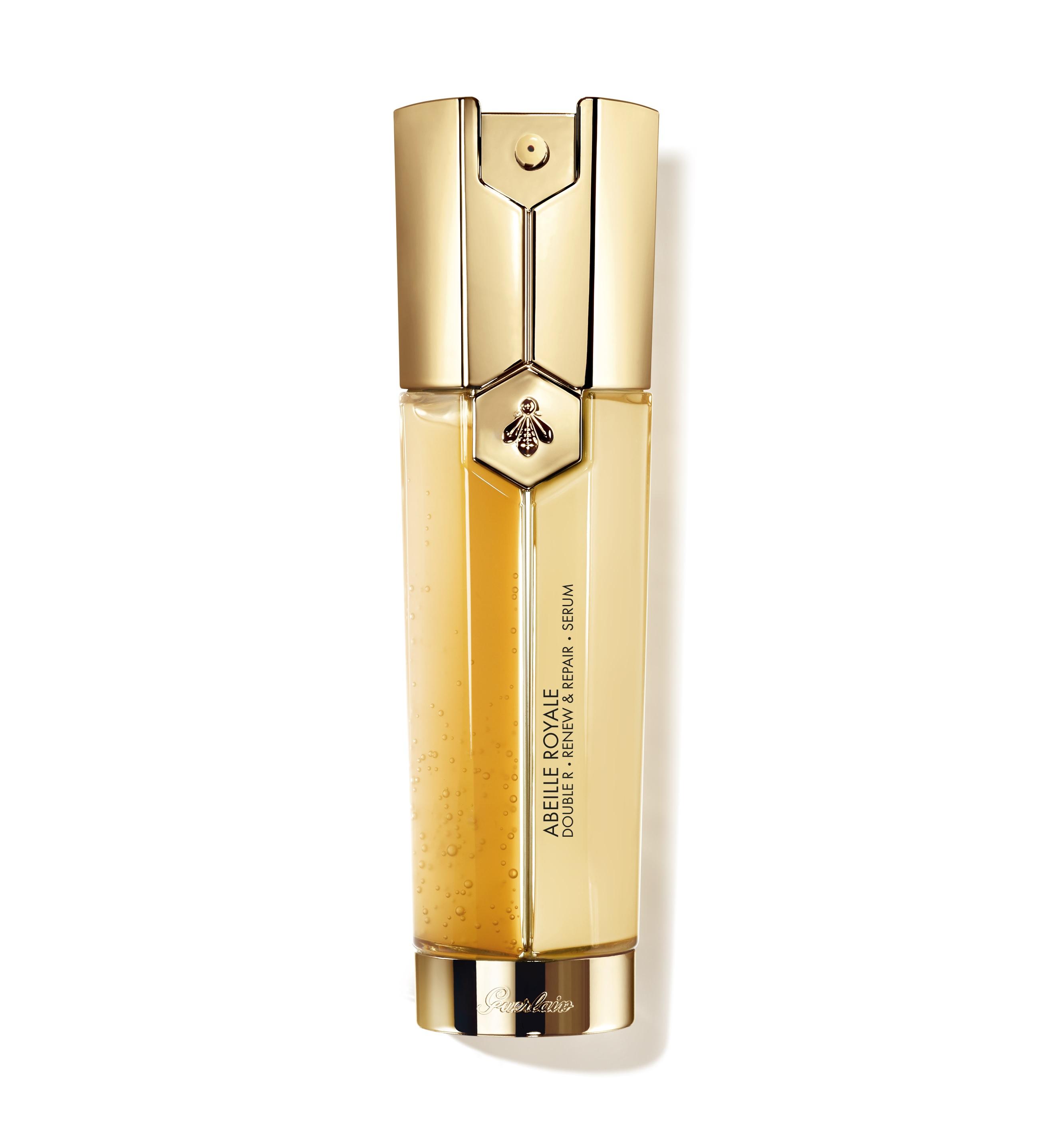 GUERLAIN 殿級蜂皇再生修護雙效精華 $1,290/30ml、$1,720/50ml 配方蘊含3種果酸(乳酸、檸檬酸及甘醇酸),帶來溫和及無間斷的煥膚功效。配方亦將去角質的果酸(AHAs)成分擴散到肌膚,倍大肌膚更新作用,為表皮去除角質,同時亦降低出現泛紅或敏感反應的風險,令精華可以日常使用。