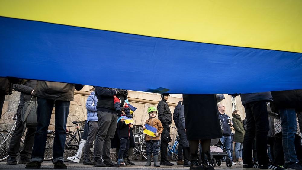 俄羅斯駐丹麥大使館外。(AP)