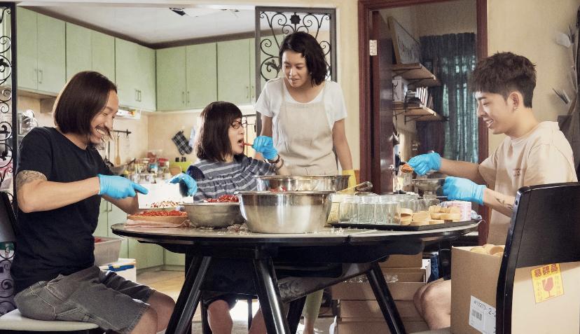 Edan在《闔家辣》演鄭中基與Gigi的兒子,吳君如則演他的大姑媽。