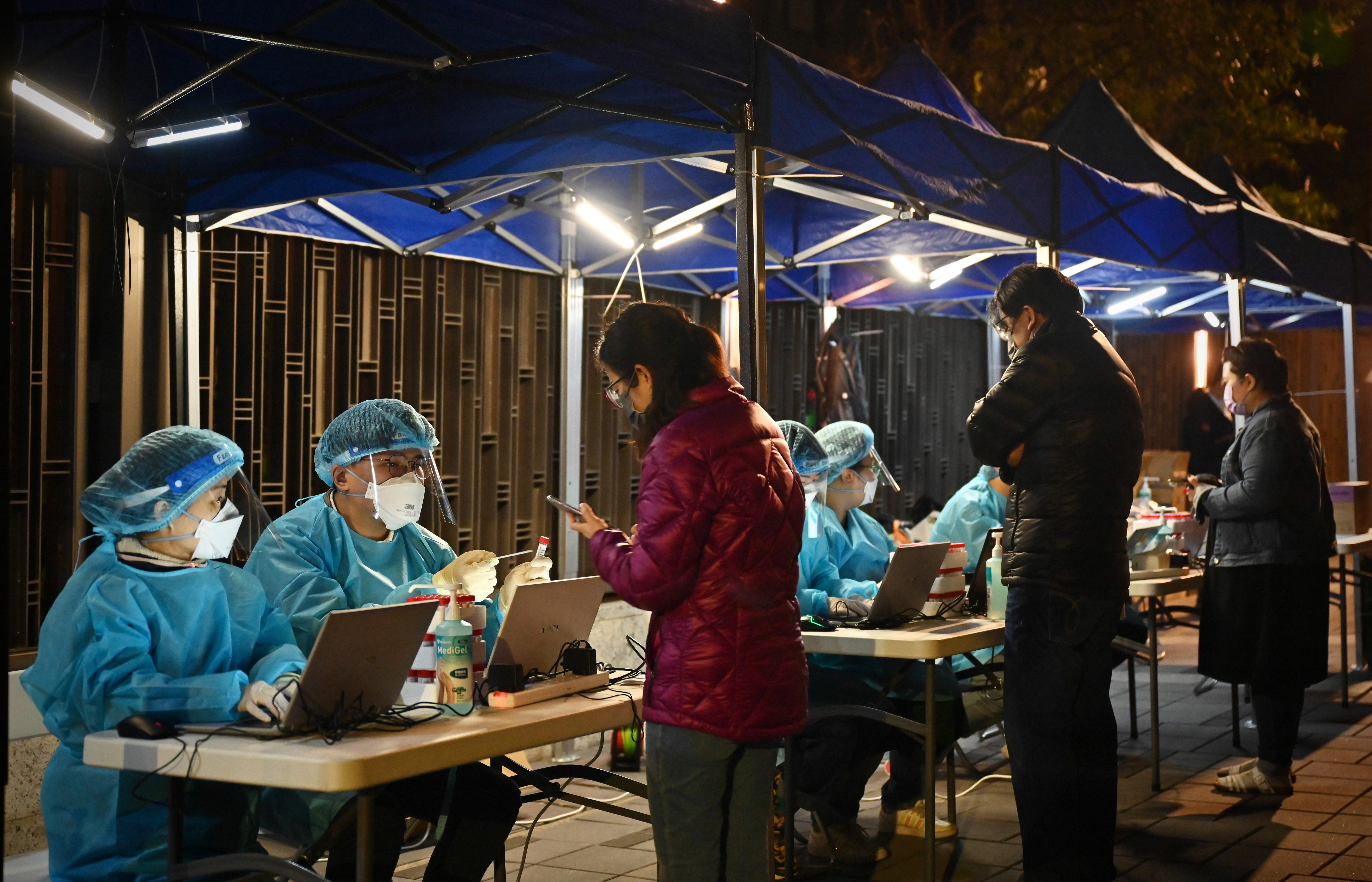 啟德嘉匯昨晚圍封檢測。