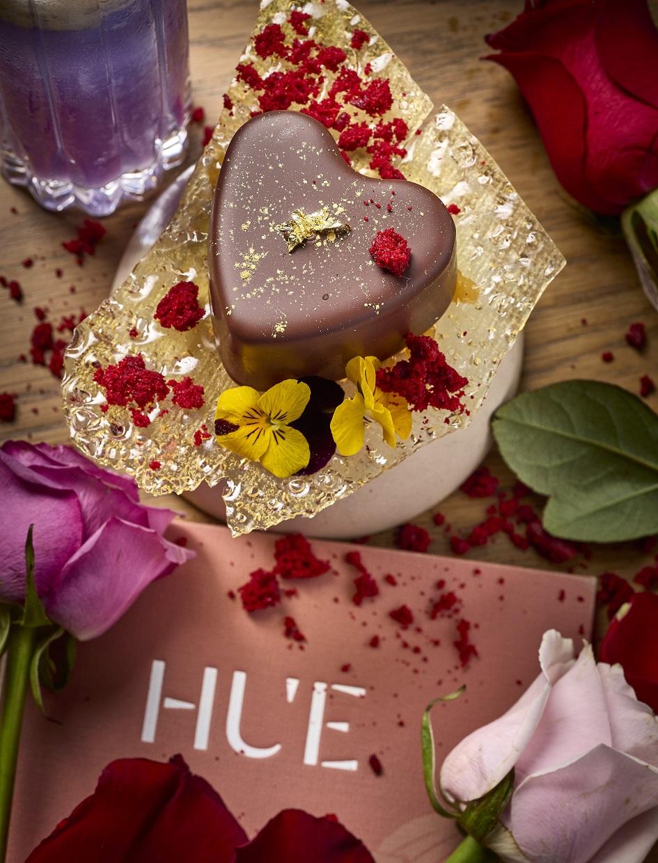 兩個人分享份外溫馨。