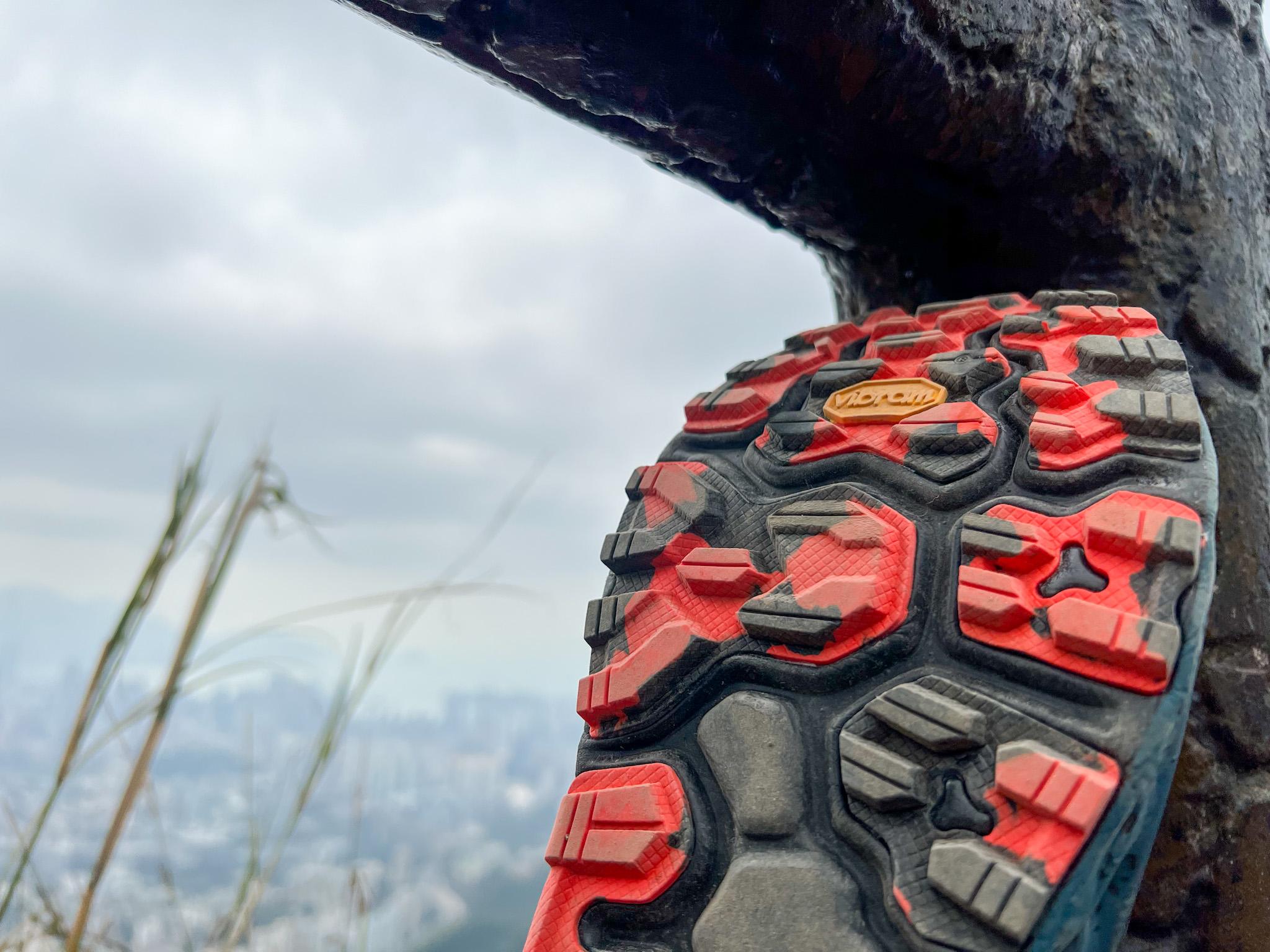 More Trail v2的外底為Vibram,抓地力自然不成問題。