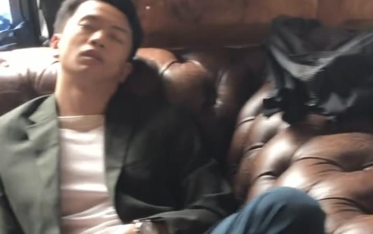 Locker亦被簡導偷拍瞓覺照片。(簡君晉IG)