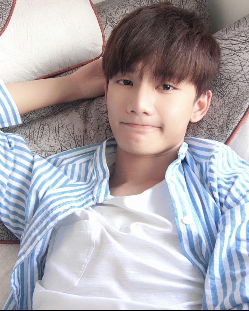 Jeremy已從昔日的清澀小伙子蛻變成星味十足的歌手。