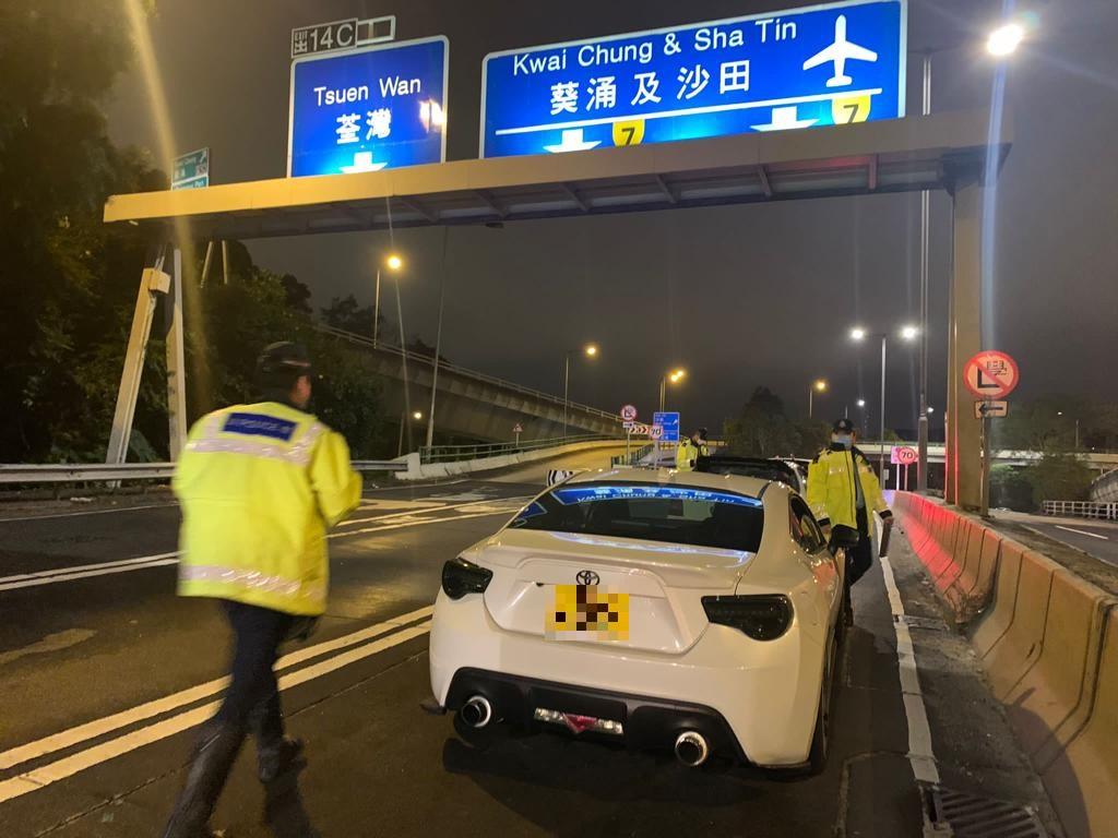 西九龍總區打擊超速酒駕非法賽車 拘5司機扣25輛改裝車