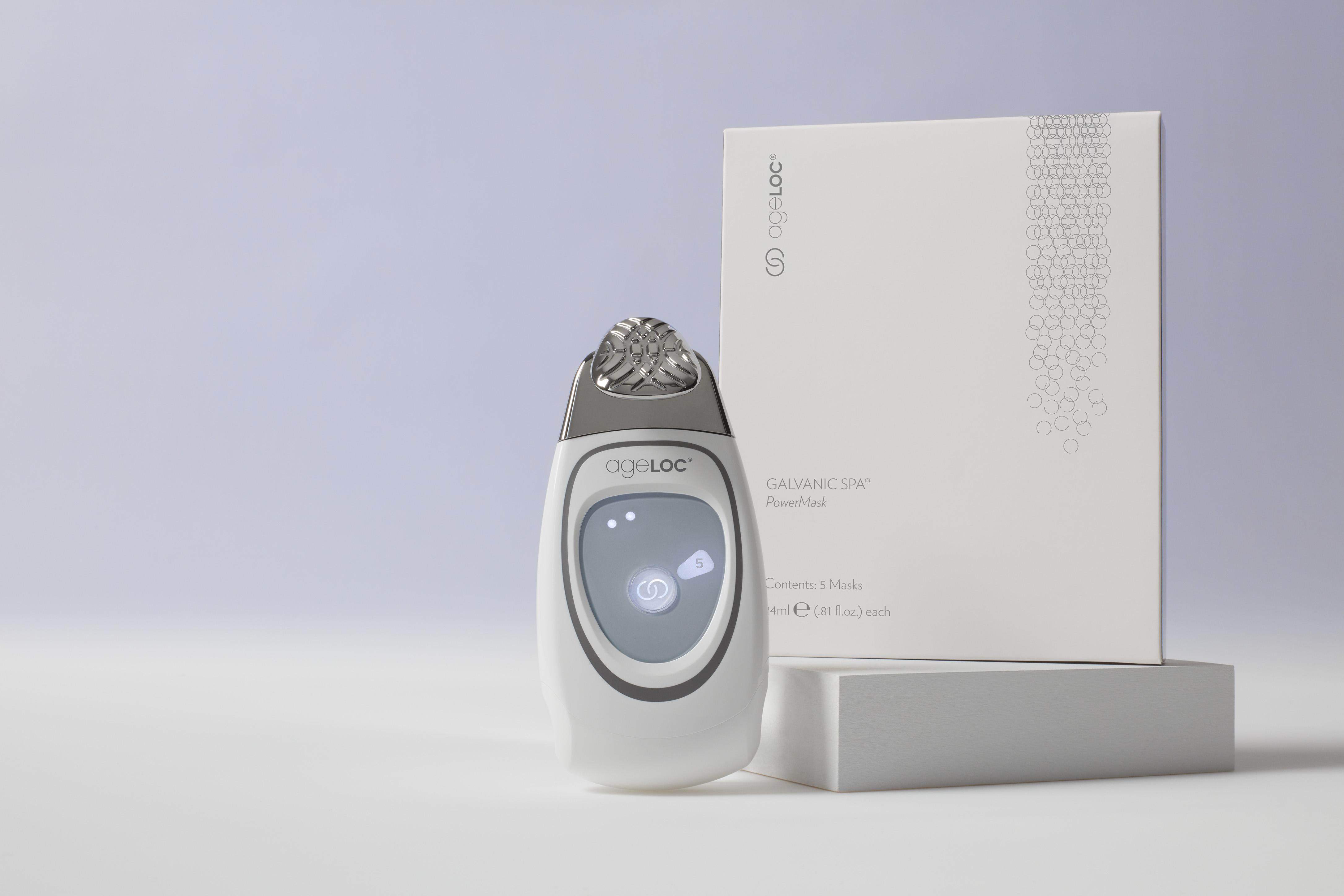 配合獨有ageLOC配方的PowerMask,可透過帶電極的透明質酸,將水分迅速深入肌膚令肌膚水潤飽滿,提升肌膚光澤。