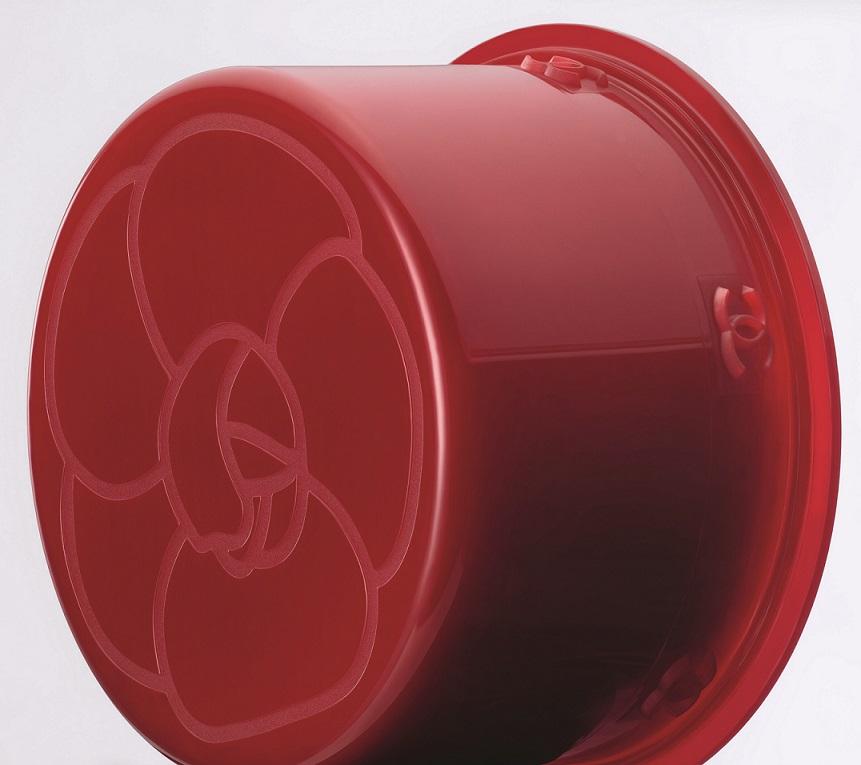 一號紅山茶花乳霜瓶身,可配合補充裝使用。