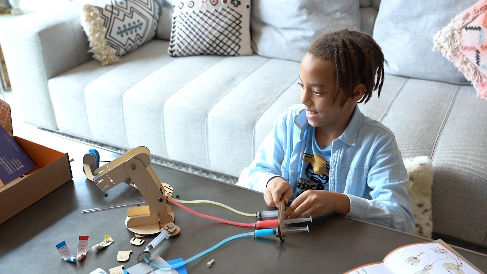 Tinkerer Box 液壓機械臂 $255