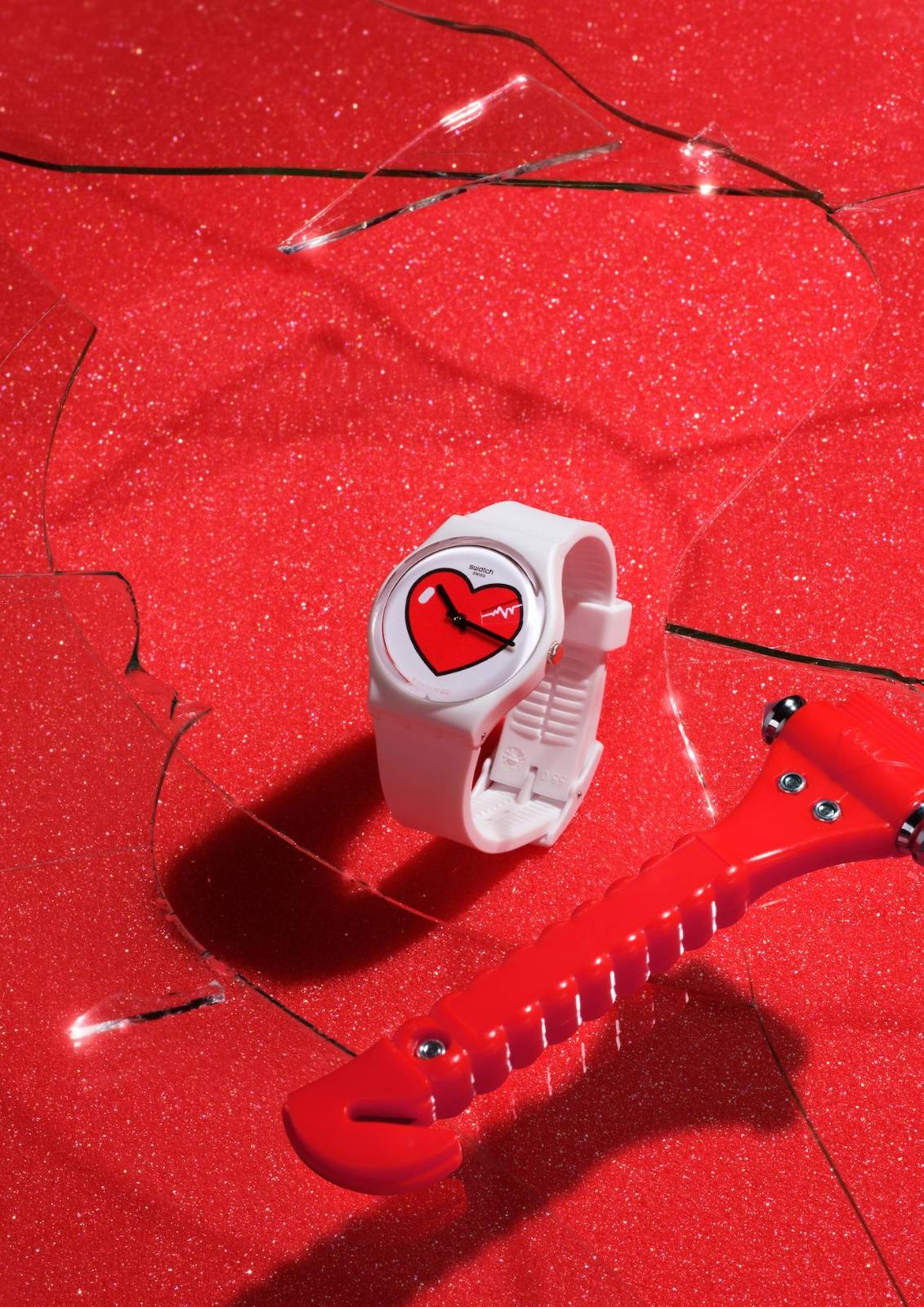 Swatch LOVE O’CLOCK 情人節腕錶 $600 LOVE O’CLOCK的日曆窗口演繹12種源於愛的情緒,包括彩虹、心跳等圖案,紅心圖案在純白的錶帶、錶盤、錶殼和錶扣的襯托下分外搶眼。