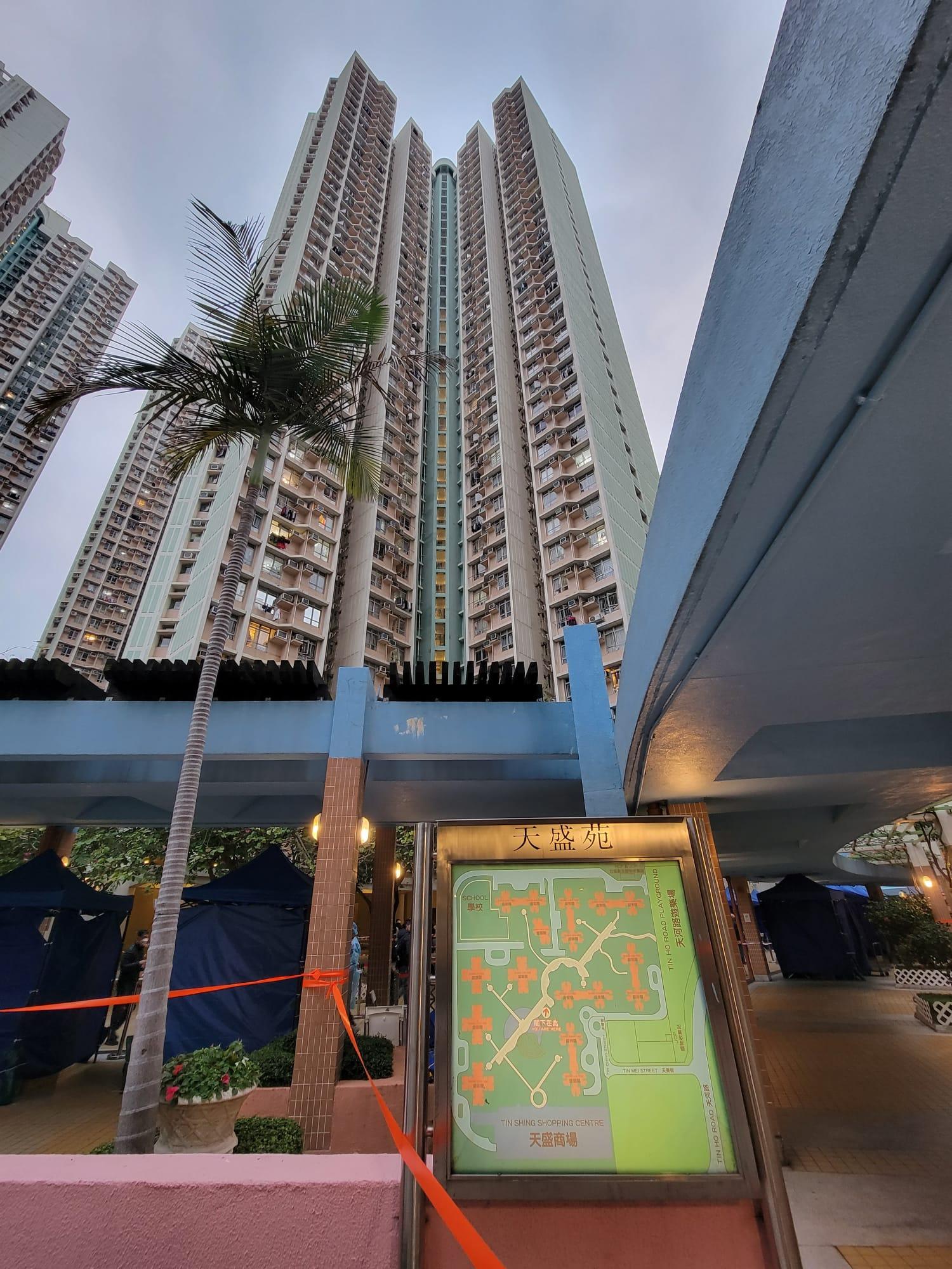 天水圍天盛苑盛賢閣圍封檢測。(莊振邦攝)