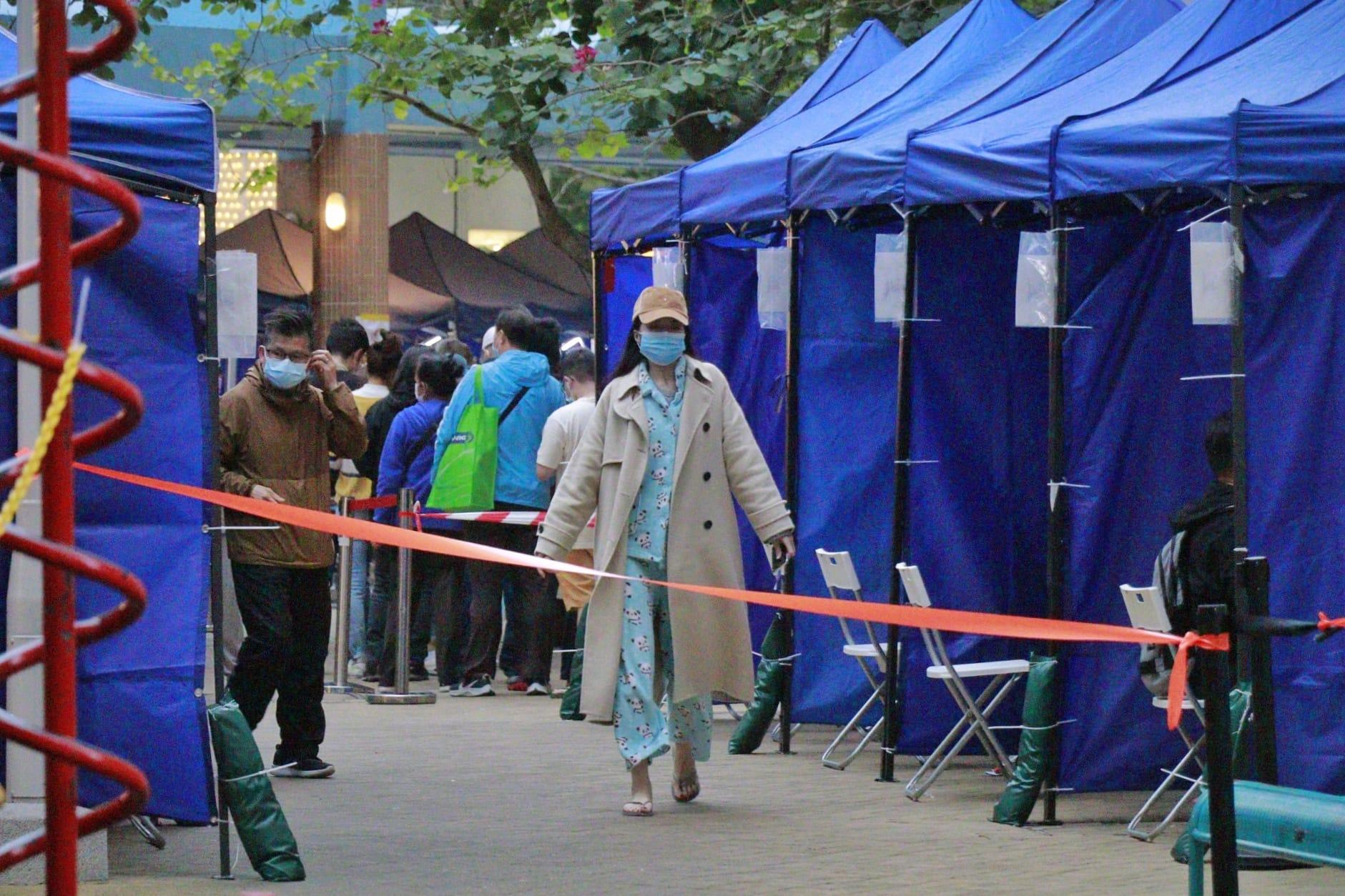 天水圍天盛苑盛賢閣圍封檢測。(莊振邦攝)